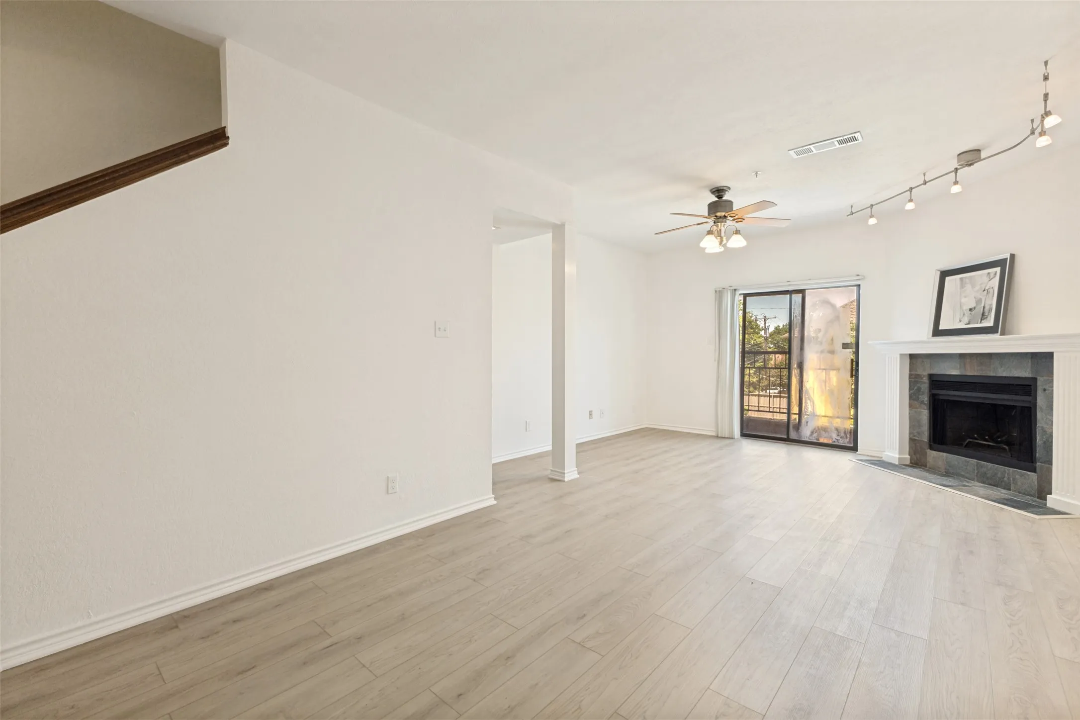 Condominium For Sale in Dallas County , 6006 Auburndale Avenue D, University Park, Texas 75205, 2 Bedroom, 3 Bathroom, 2 Garage spaces, 1,130 Sqft, built in 1985, mls#21321401, Real Estate Agent in University Park, Homes For Sale in Dallas county, Homes For Sale in University Park, Realtor in University Park Texas, Real Estate Brokerage Independent Realty Texas, Luminita Cordes Realtor