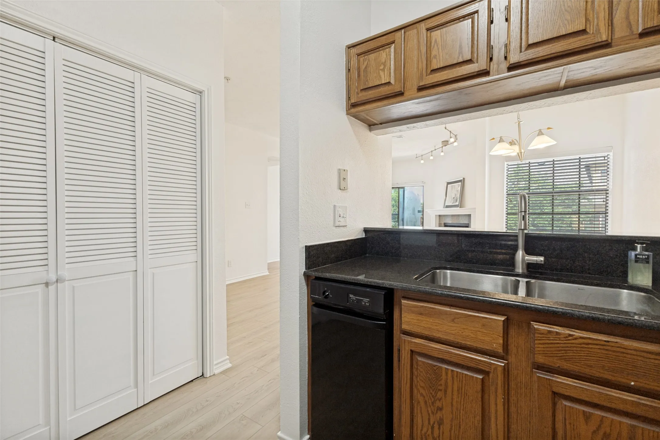 Condominium For Sale in Dallas County , 6006 Auburndale Avenue D, University Park, Texas 75205, 2 Bedroom, 3 Bathroom, 2 Garage spaces, 1,130 Sqft, built in 1985, mls#21321401, Real Estate Agent in University Park, Homes For Sale in Dallas county, Homes For Sale in University Park, Realtor in University Park Texas, Real Estate Brokerage Independent Realty Texas, Luminita Cordes Realtor