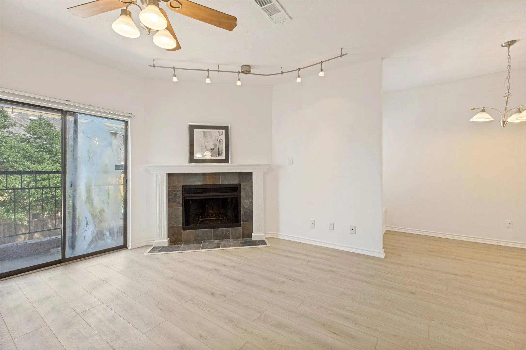 Condominium For Sale in Dallas County , 6006 Auburndale Avenue D, University Park, Texas 75205, 2 Bedroom, 3 Bathroom, 2 Garage spaces, 1,130 Sqft, built in 1985, mls#21321401, Real Estate Agent in University Park, Homes For Sale in Dallas county, Homes For Sale in University Park, Realtor in University Park Texas, Real Estate Brokerage Independent Realty Texas, Luminita Cordes Realtor