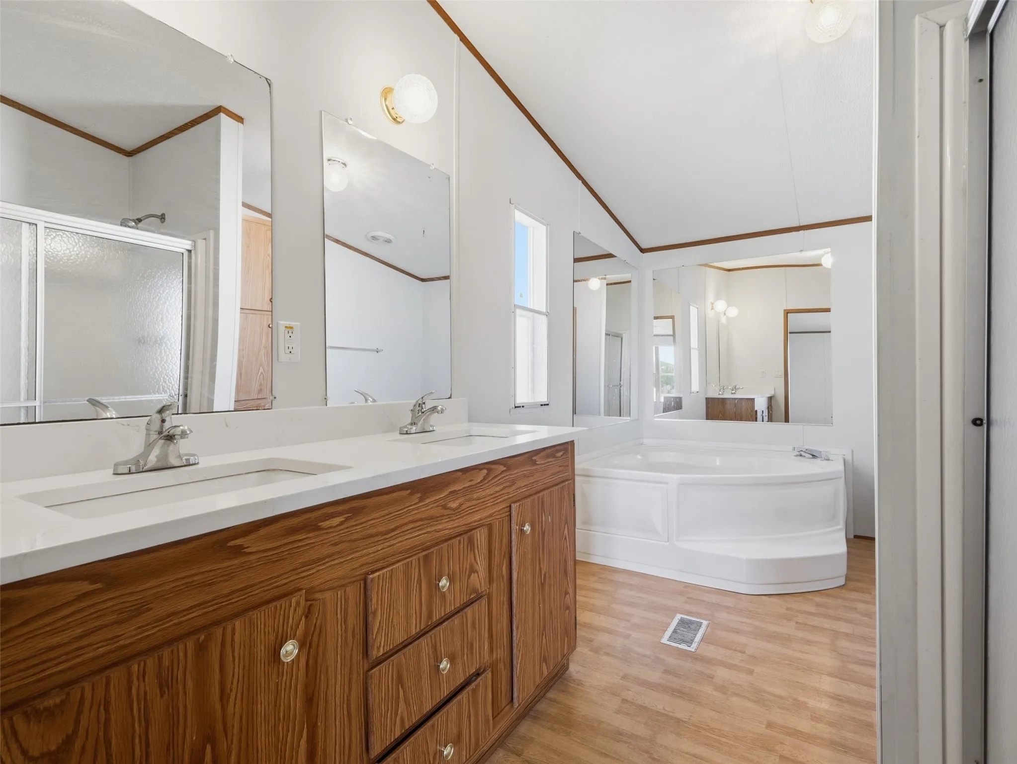 Manufactured Home For Sale in Collin County , 201 Oak Street, Blue Ridge, Texas 75424, 4 Bedroom, 2 Bathroom, Garage spaces, 1,876 Sqft, built in 1999, mls#21321202, Real Estate Agent in Blue Ridge, Homes For Sale in Collin county, Homes For Sale in Blue Ridge, Realtor in Blue Ridge Texas, Real Estate Brokerage Independent Realty Texas, Luminita Cordes Realtor