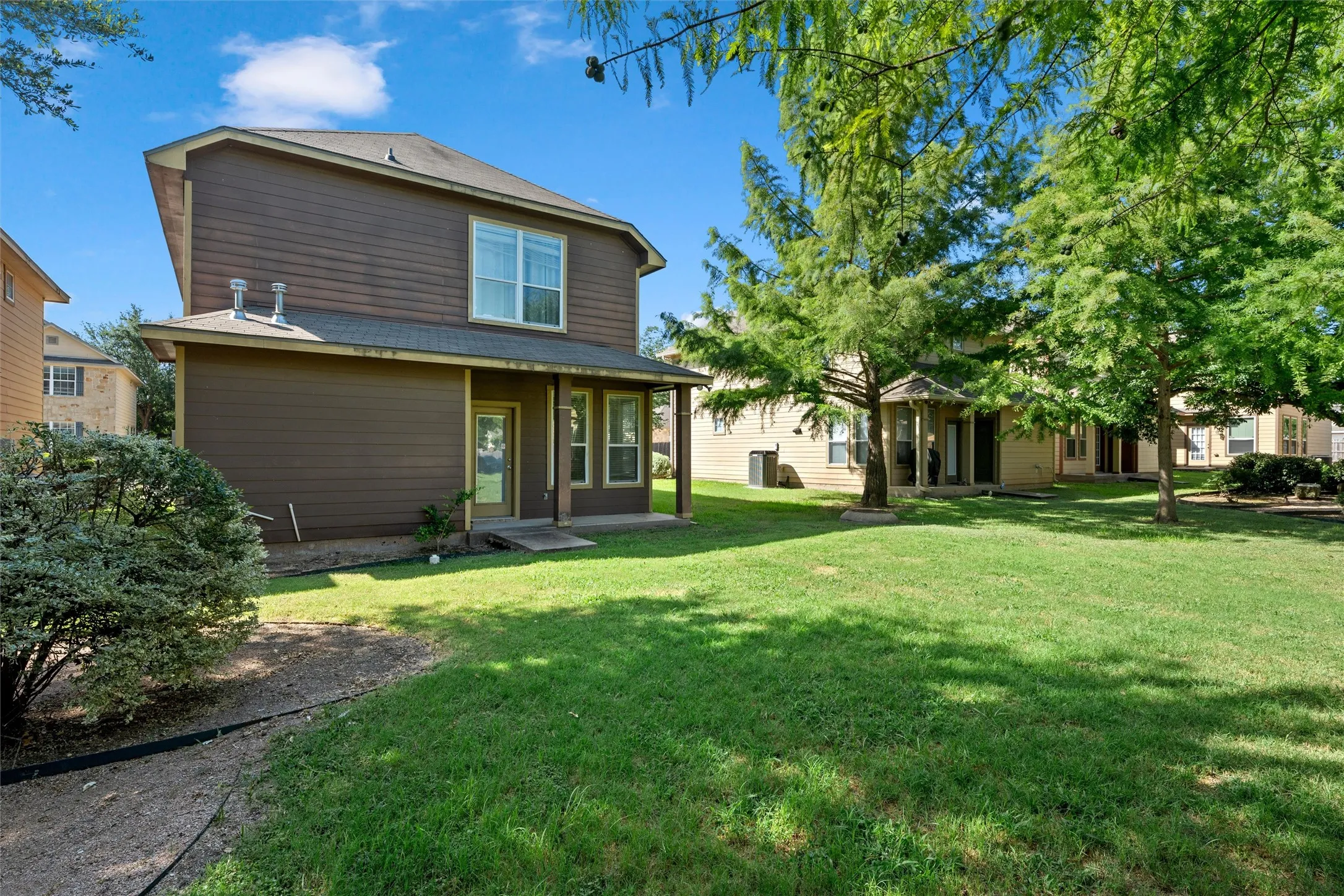 Townhouse For Sale in Mc Lennan County , 2513 S 2nd Street, Waco, Texas 76706, 3 Bedroom, 3 Bathroom, Garage spaces, 1,668 Sqft, built in 2008, mls#21317529, Real Estate Agent in Waco, Homes For Sale in Mc Lennan county, Homes For Sale in Waco, Realtor in Waco Texas, Real Estate Brokerage Independent Realty Texas, Luminita Cordes Realtor