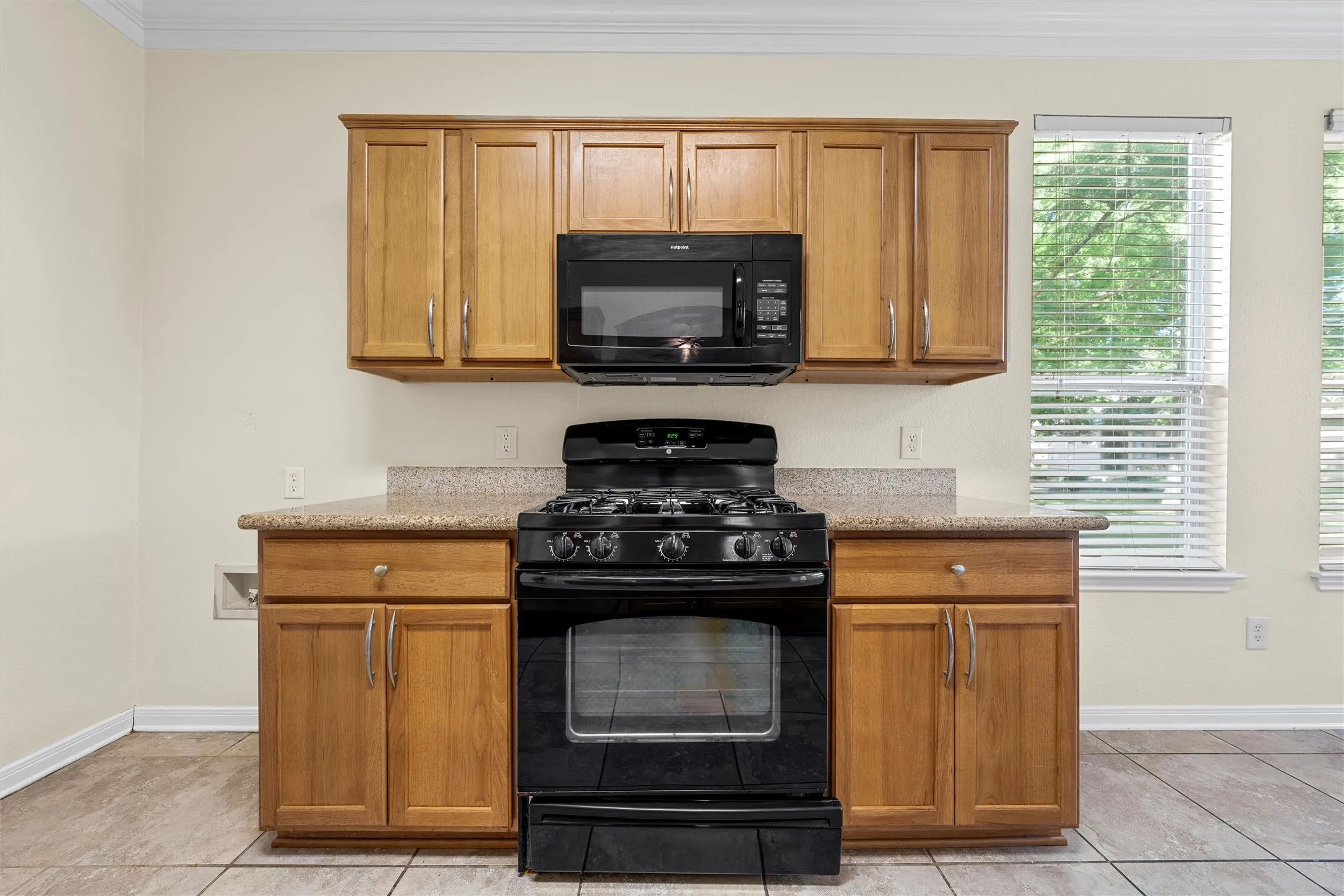 Townhouse For Sale in Mc Lennan County , 2513 S 2nd Street, Waco, Texas 76706, 3 Bedroom, 3 Bathroom, Garage spaces, 1,668 Sqft, built in 2008, mls#21317529, Real Estate Agent in Waco, Homes For Sale in Mc Lennan county, Homes For Sale in Waco, Realtor in Waco Texas, Real Estate Brokerage Independent Realty Texas, Luminita Cordes Realtor