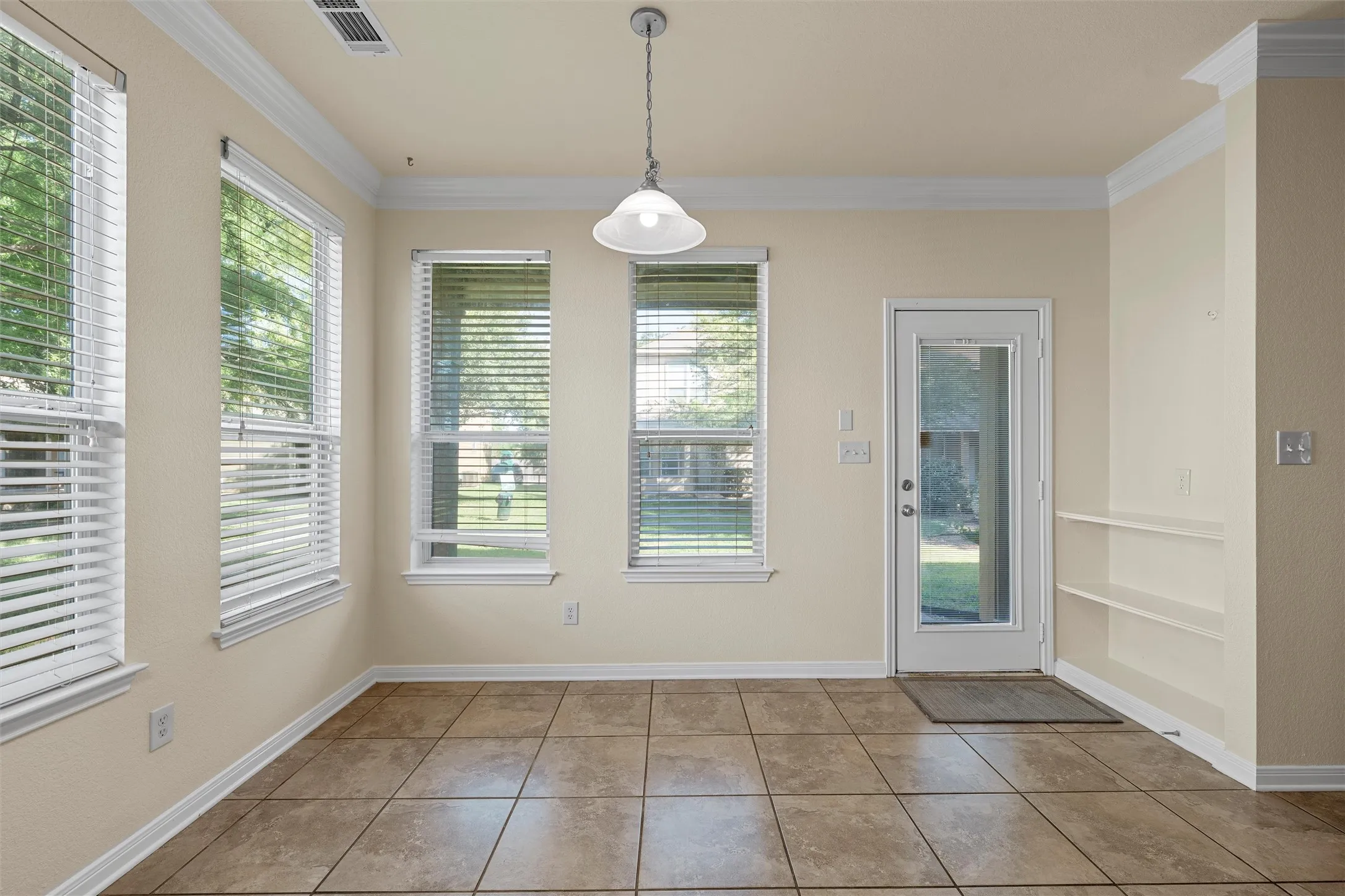 Townhouse For Sale in Mc Lennan County , 2513 S 2nd Street, Waco, Texas 76706, 3 Bedroom, 3 Bathroom, Garage spaces, 1,668 Sqft, built in 2008, mls#21317529, Real Estate Agent in Waco, Homes For Sale in Mc Lennan county, Homes For Sale in Waco, Realtor in Waco Texas, Real Estate Brokerage Independent Realty Texas, Luminita Cordes Realtor