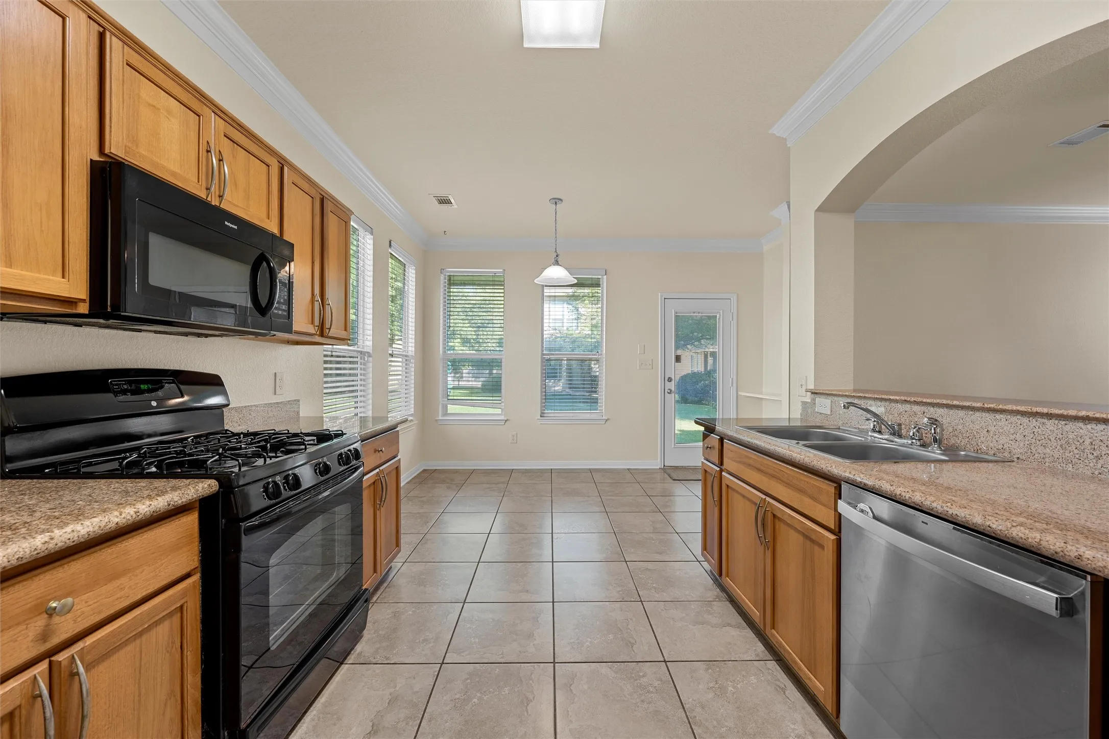 Townhouse For Sale in Mc Lennan County , 2513 S 2nd Street, Waco, Texas 76706, 3 Bedroom, 3 Bathroom, Garage spaces, 1,668 Sqft, built in 2008, mls#21317529, Real Estate Agent in Waco, Homes For Sale in Mc Lennan county, Homes For Sale in Waco, Realtor in Waco Texas, Real Estate Brokerage Independent Realty Texas, Luminita Cordes Realtor