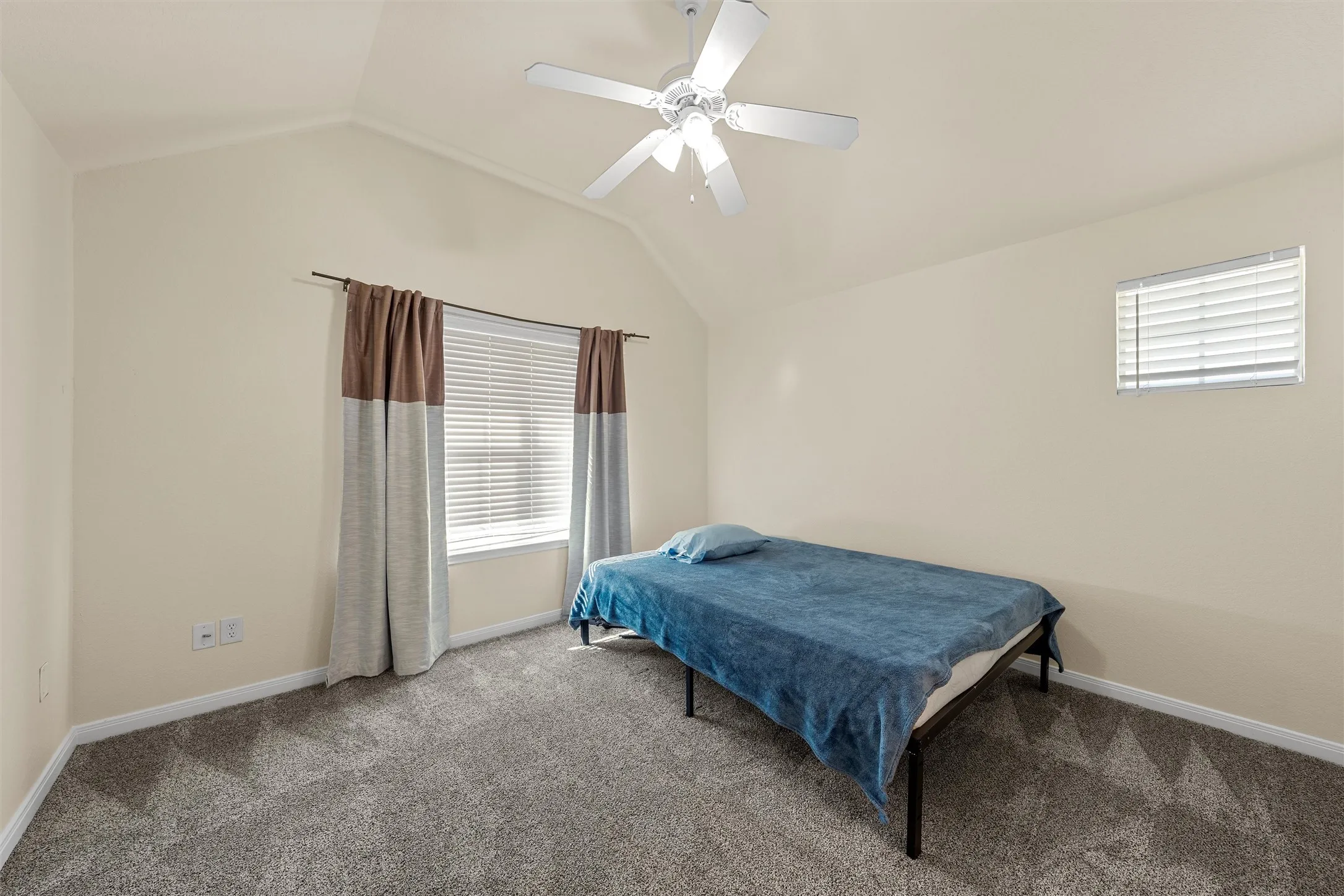Townhouse For Sale in Mc Lennan County , 2513 S 2nd Street, Waco, Texas 76706, 3 Bedroom, 3 Bathroom, Garage spaces, 1,668 Sqft, built in 2008, mls#21317529, Real Estate Agent in Waco, Homes For Sale in Mc Lennan county, Homes For Sale in Waco, Realtor in Waco Texas, Real Estate Brokerage Independent Realty Texas, Luminita Cordes Realtor