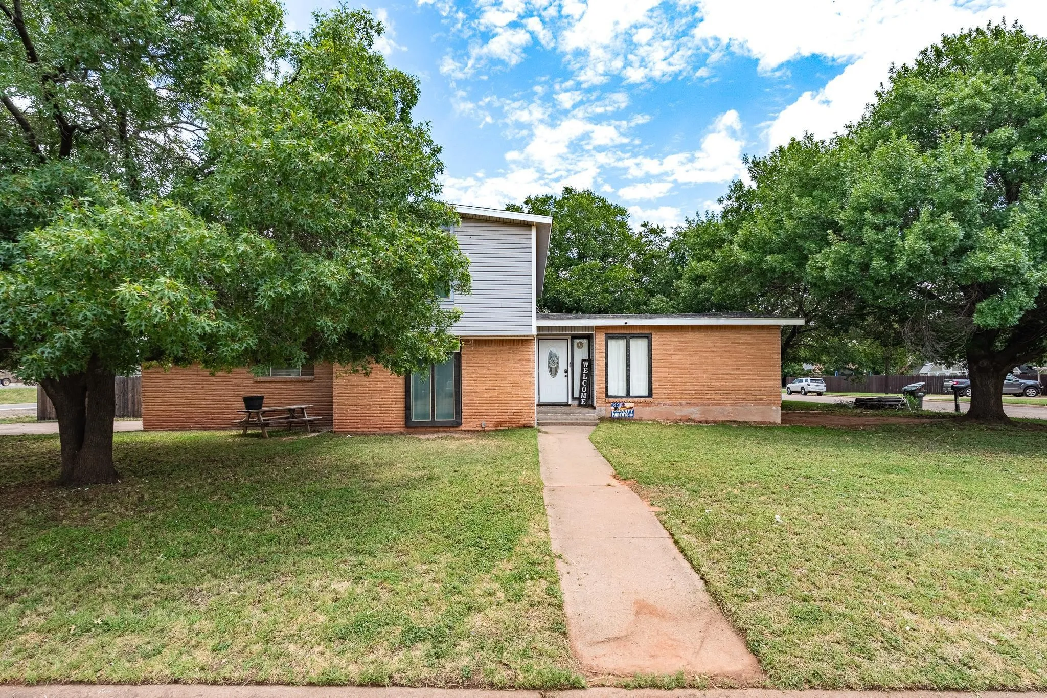 Single Family Residence For Sale in Taylor County , 1602 N Bowie Drive, Abilene, Texas 79603, 3 Bedroom, 2 Bathroom, 2 Garage spaces, 1,858 Sqft, built in 1965, mls#21316069, Real Estate Agent in Abilene, Homes For Sale in Taylor county, Homes For Sale in Abilene, Realtor in Abilene Texas, Real Estate Brokerage Independent Realty Texas, Luminita Cordes Realtor