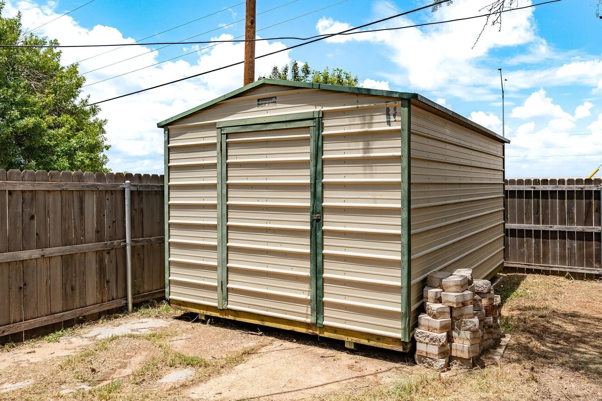 Single Family Residence For Sale in Taylor County , 1602 N Bowie Drive, Abilene, Texas 79603, 3 Bedroom, 2 Bathroom, 2 Garage spaces, 1,858 Sqft, built in 1965, mls#21316069, Real Estate Agent in Abilene, Homes For Sale in Taylor county, Homes For Sale in Abilene, Realtor in Abilene Texas, Real Estate Brokerage Independent Realty Texas, Luminita Cordes Realtor