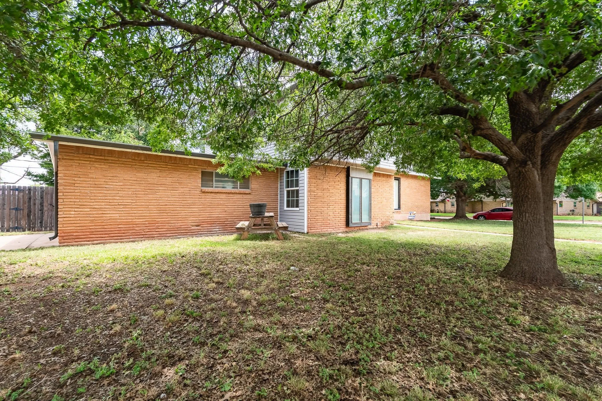 Single Family Residence For Sale in Taylor County , 1602 N Bowie Drive, Abilene, Texas 79603, 3 Bedroom, 2 Bathroom, 2 Garage spaces, 1,858 Sqft, built in 1965, mls#21316069, Real Estate Agent in Abilene, Homes For Sale in Taylor county, Homes For Sale in Abilene, Realtor in Abilene Texas, Real Estate Brokerage Independent Realty Texas, Luminita Cordes Realtor