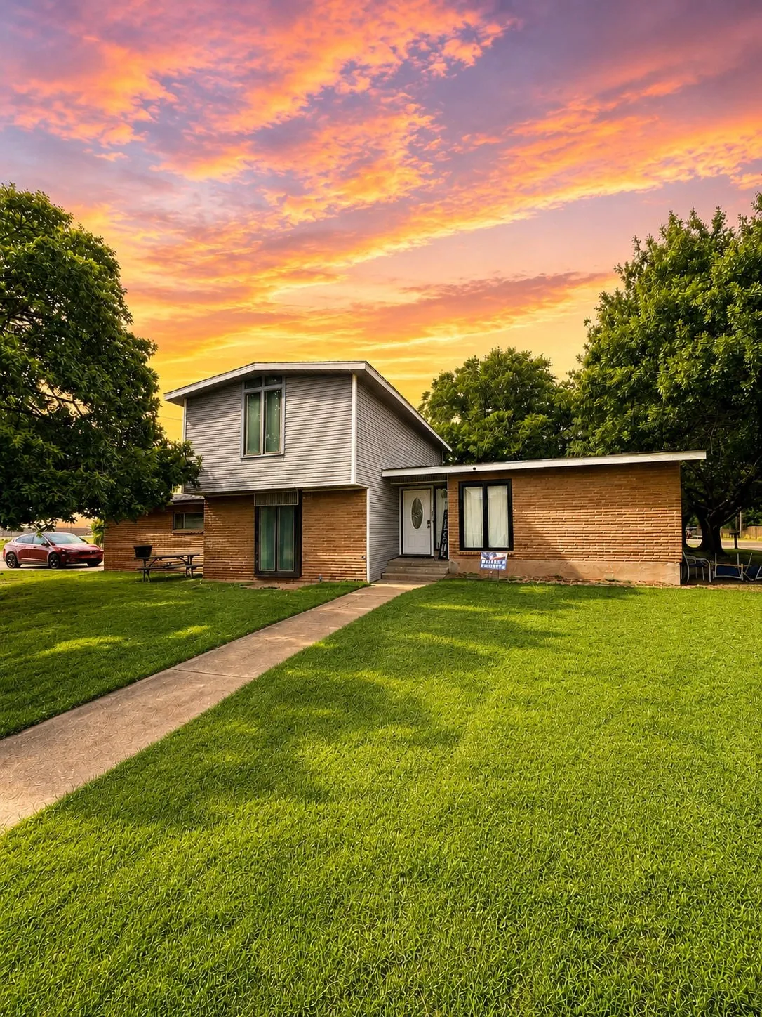 Single Family Residence For Sale in Taylor County , 1602 N Bowie Drive, Abilene, Texas 79603, 3 Bedroom, 2 Bathroom, 2 Garage spaces, 1,858 Sqft, built in 1965, mls#21316069, Real Estate Agent in Abilene, Homes For Sale in Taylor county, Homes For Sale in Abilene, Realtor in Abilene Texas, Real Estate Brokerage Independent Realty Texas, Luminita Cordes Realtor