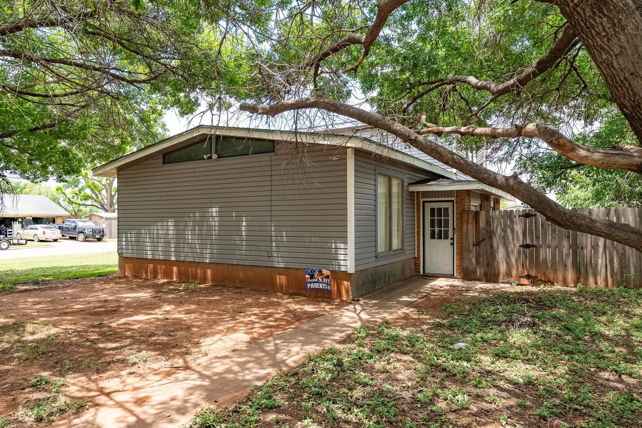 Single Family Residence For Sale in Taylor County , 1602 N Bowie Drive, Abilene, Texas 79603, 3 Bedroom, 2 Bathroom, 2 Garage spaces, 1,858 Sqft, built in 1965, mls#21316069, Real Estate Agent in Abilene, Homes For Sale in Taylor county, Homes For Sale in Abilene, Realtor in Abilene Texas, Real Estate Brokerage Independent Realty Texas, Luminita Cordes Realtor