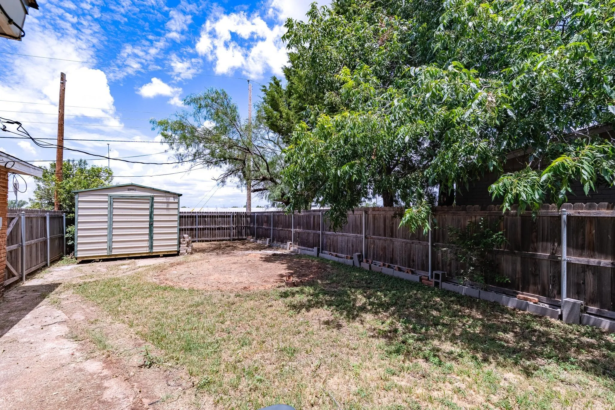 Single Family Residence For Sale in Taylor County , 1602 N Bowie Drive, Abilene, Texas 79603, 3 Bedroom, 2 Bathroom, 2 Garage spaces, 1,858 Sqft, built in 1965, mls#21316069, Real Estate Agent in Abilene, Homes For Sale in Taylor county, Homes For Sale in Abilene, Realtor in Abilene Texas, Real Estate Brokerage Independent Realty Texas, Luminita Cordes Realtor