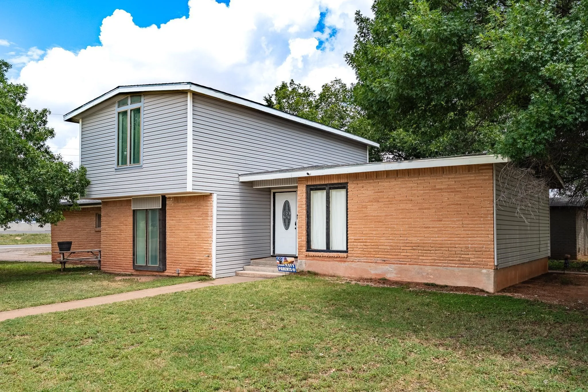 Single Family Residence For Sale in Taylor County , 1602 N Bowie Drive, Abilene, Texas 79603, 3 Bedroom, 2 Bathroom, 2 Garage spaces, 1,858 Sqft, built in 1965, mls#21316069, Real Estate Agent in Abilene, Homes For Sale in Taylor county, Homes For Sale in Abilene, Realtor in Abilene Texas, Real Estate Brokerage Independent Realty Texas, Luminita Cordes Realtor