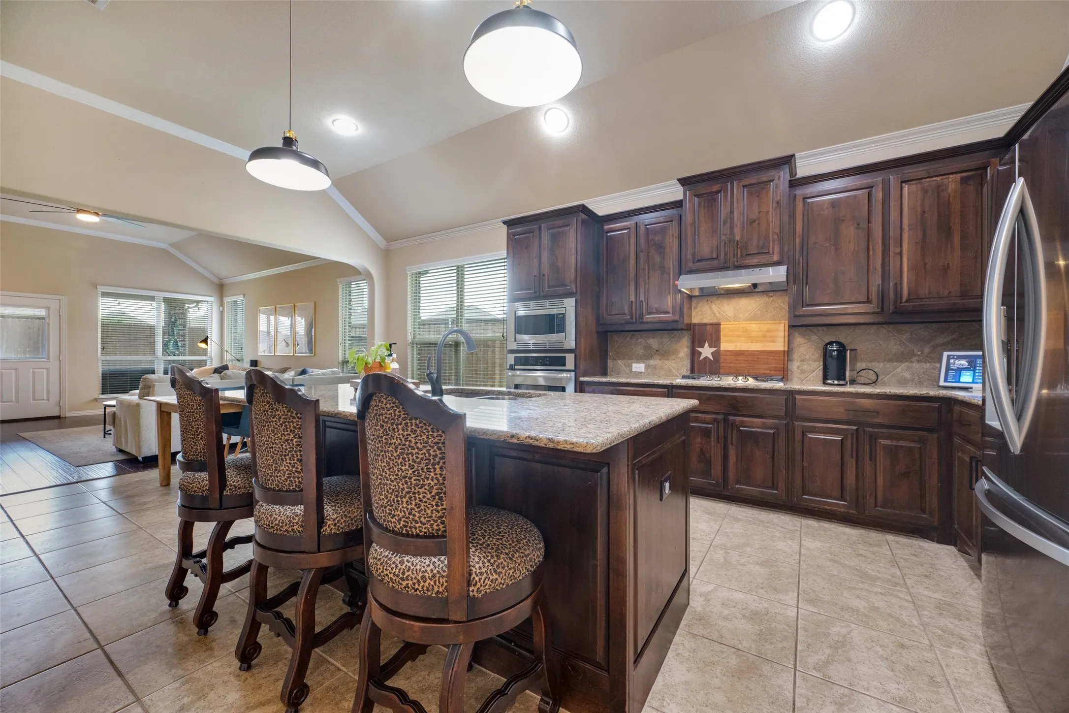 Single Family Residence For Sale in Denton County , 210 Derby Lane, Hickory Creek, Texas 75065, 3 Bedroom, 2 Bathroom, 3 Garage spaces, 2,185 Sqft, built in 2015, mls#21320449, Real Estate Agent in Hickory Creek, Homes For Sale in Denton county, Homes For Sale in Hickory Creek, Realtor in Hickory Creek Texas, Real Estate Brokerage Independent Realty Texas, Luminita Cordes Realtor