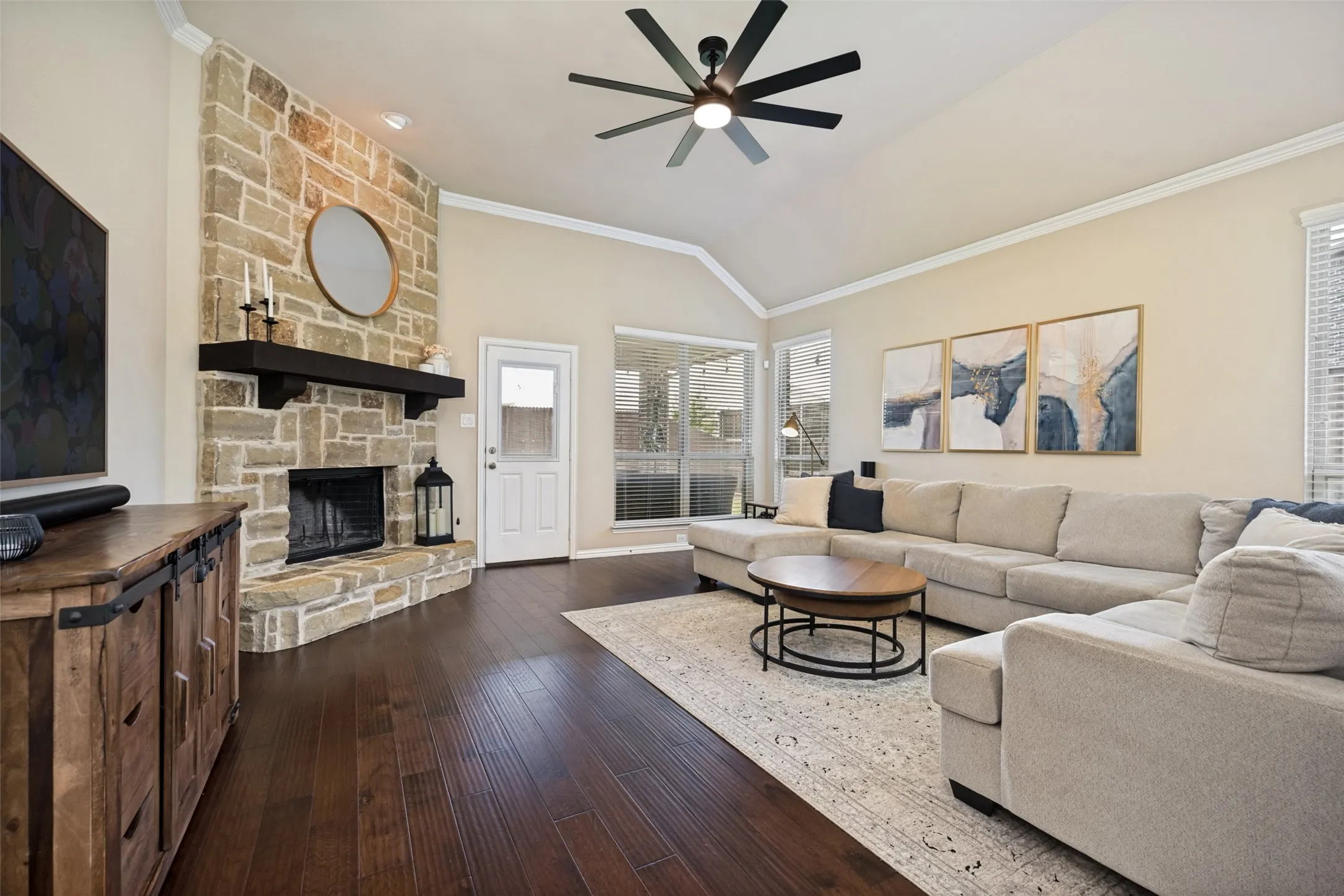 Single Family Residence For Sale in Denton County , 210 Derby Lane, Hickory Creek, Texas 75065, 3 Bedroom, 2 Bathroom, 3 Garage spaces, 2,185 Sqft, built in 2015, mls#21320449, Real Estate Agent in Hickory Creek, Homes For Sale in Denton county, Homes For Sale in Hickory Creek, Realtor in Hickory Creek Texas, Real Estate Brokerage Independent Realty Texas, Luminita Cordes Realtor