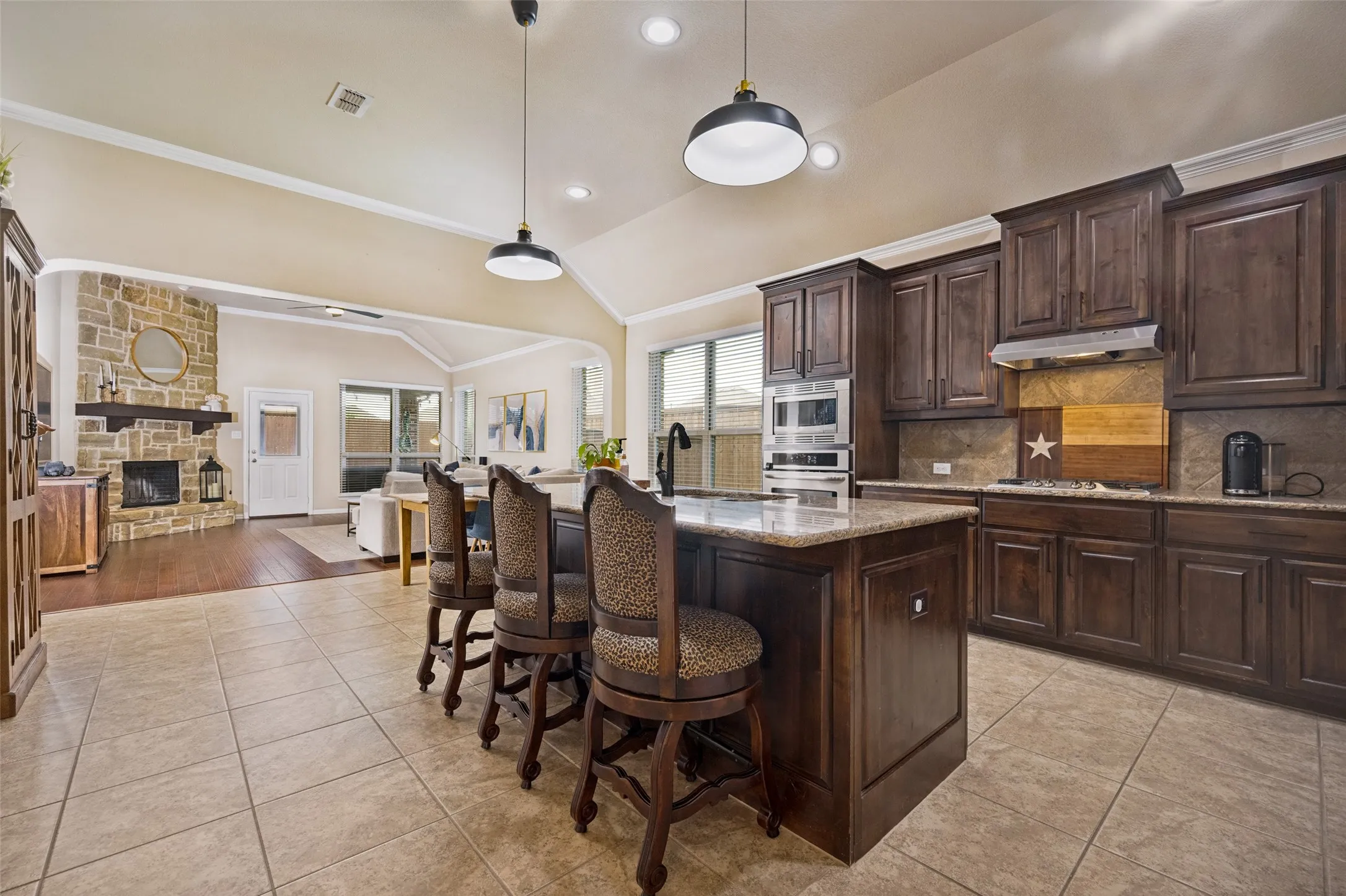 Single Family Residence For Sale in Denton County , 210 Derby Lane, Hickory Creek, Texas 75065, 3 Bedroom, 2 Bathroom, 3 Garage spaces, 2,185 Sqft, built in 2015, mls#21320449, Real Estate Agent in Hickory Creek, Homes For Sale in Denton county, Homes For Sale in Hickory Creek, Realtor in Hickory Creek Texas, Real Estate Brokerage Independent Realty Texas, Luminita Cordes Realtor