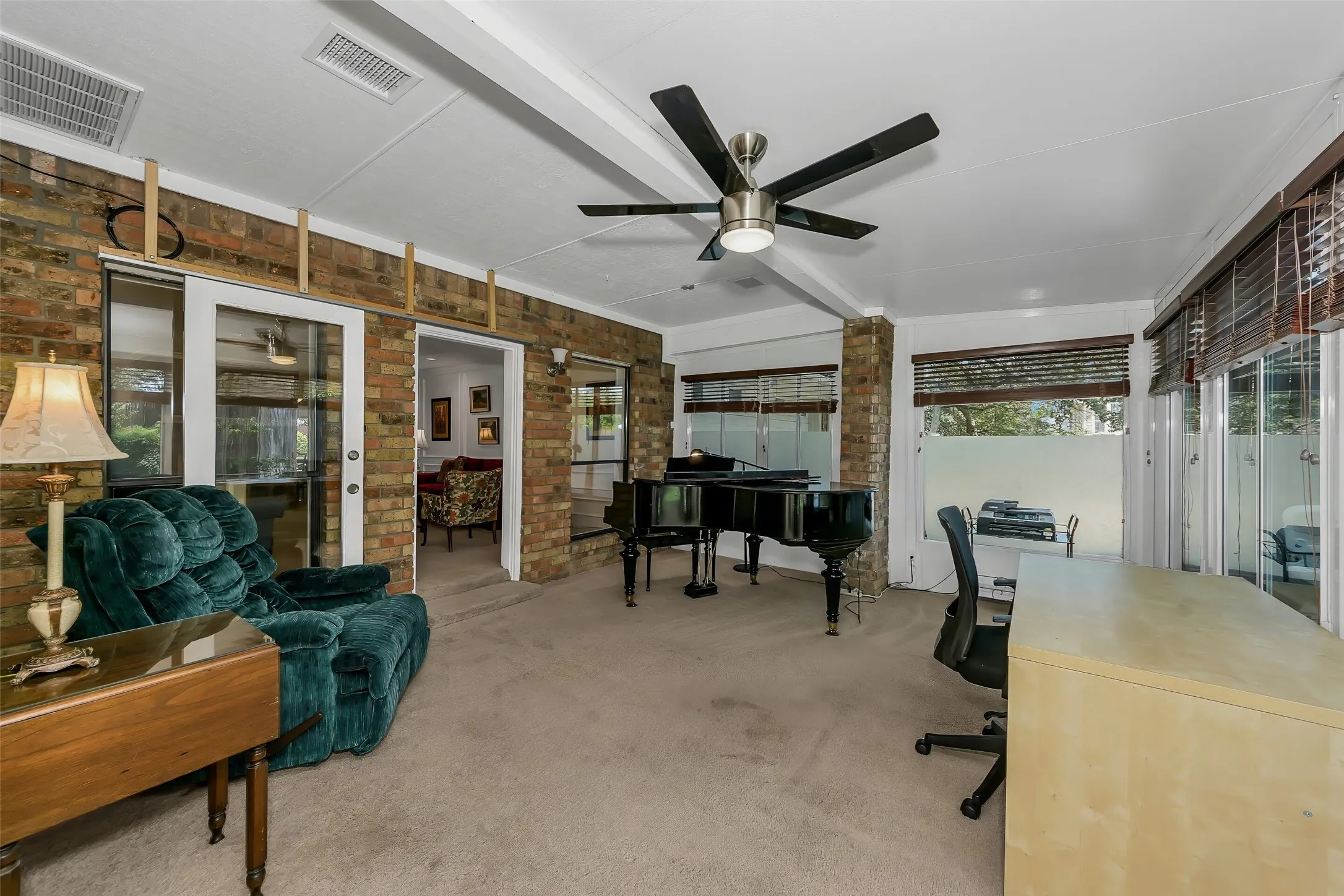 Single Family Residence For Sale in Dallas County , 4020 Flintridge Drive, Irving, Texas 75038, 3 Bedroom, 2 Bathroom, 2 Garage spaces, 2,196 Sqft, built in 1980, mls#21321563, Real Estate Agent in Irving, Homes For Sale in Dallas county, Homes For Sale in Irving, Realtor in Irving Texas, Real Estate Brokerage Independent Realty Texas, Luminita Cordes Realtor
