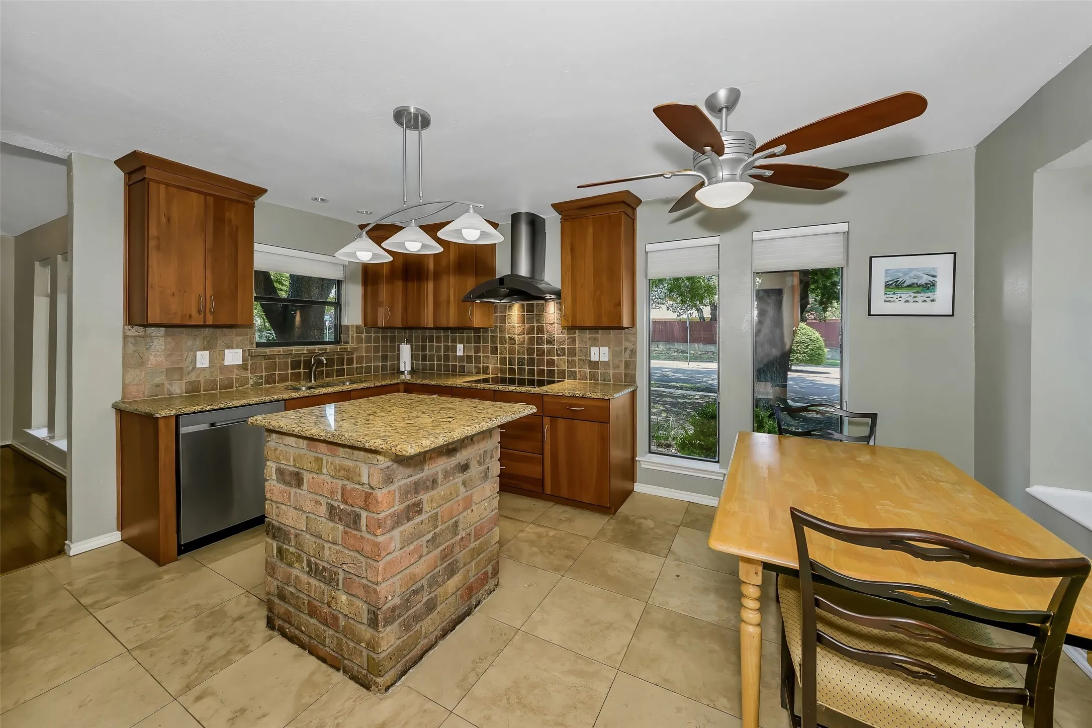 Single Family Residence For Sale in Dallas County , 4020 Flintridge Drive, Irving, Texas 75038, 3 Bedroom, 2 Bathroom, 2 Garage spaces, 2,196 Sqft, built in 1980, mls#21321563, Real Estate Agent in Irving, Homes For Sale in Dallas county, Homes For Sale in Irving, Realtor in Irving Texas, Real Estate Brokerage Independent Realty Texas, Luminita Cordes Realtor
