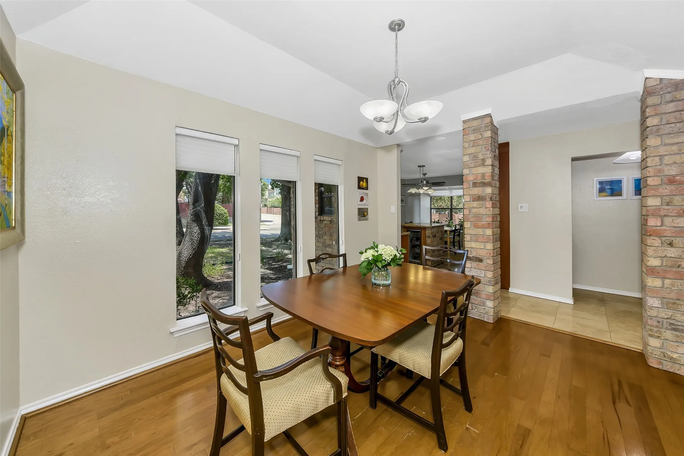Single Family Residence For Sale in Dallas County , 4020 Flintridge Drive, Irving, Texas 75038, 3 Bedroom, 2 Bathroom, 2 Garage spaces, 2,196 Sqft, built in 1980, mls#21321563, Real Estate Agent in Irving, Homes For Sale in Dallas county, Homes For Sale in Irving, Realtor in Irving Texas, Real Estate Brokerage Independent Realty Texas, Luminita Cordes Realtor