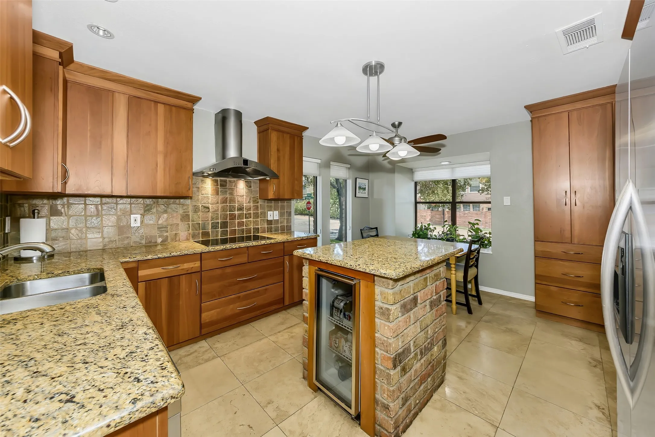 Single Family Residence For Sale in Dallas County , 4020 Flintridge Drive, Irving, Texas 75038, 3 Bedroom, 2 Bathroom, 2 Garage spaces, 2,196 Sqft, built in 1980, mls#21321563, Real Estate Agent in Irving, Homes For Sale in Dallas county, Homes For Sale in Irving, Realtor in Irving Texas, Real Estate Brokerage Independent Realty Texas, Luminita Cordes Realtor