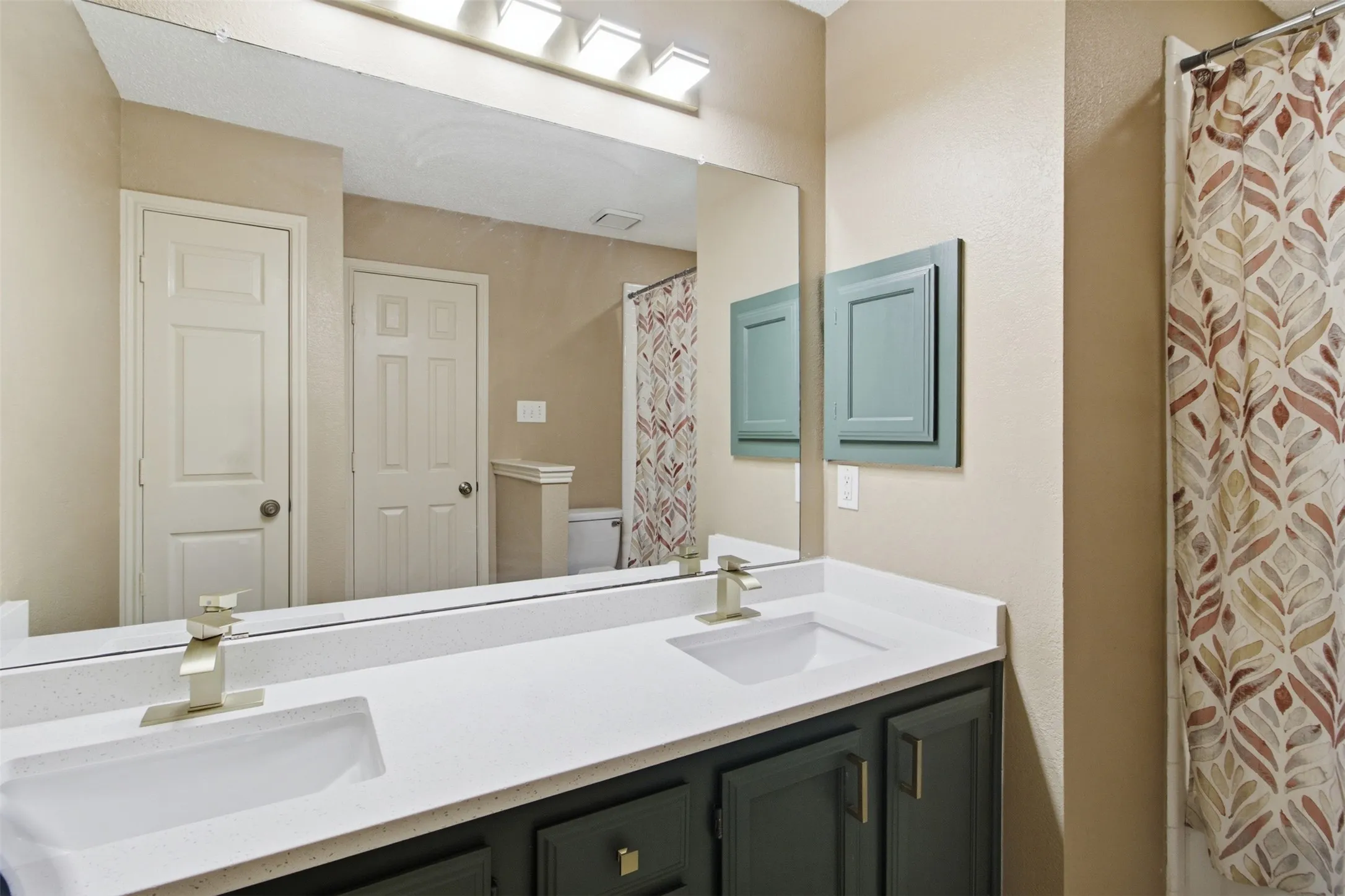 Single Family Residence For Sale in Dallas County , 2701 Beau Drive, Mesquite, Texas 75181, 4 Bedroom, 2 Bathroom, Garage spaces, 2,472 Sqft, built in 1987, mls#21321313, Real Estate Agent in Mesquite, Homes For Sale in Dallas county, Homes For Sale in Mesquite, Realtor in Mesquite Texas, Real Estate Brokerage Independent Realty Texas, Luminita Cordes Realtor