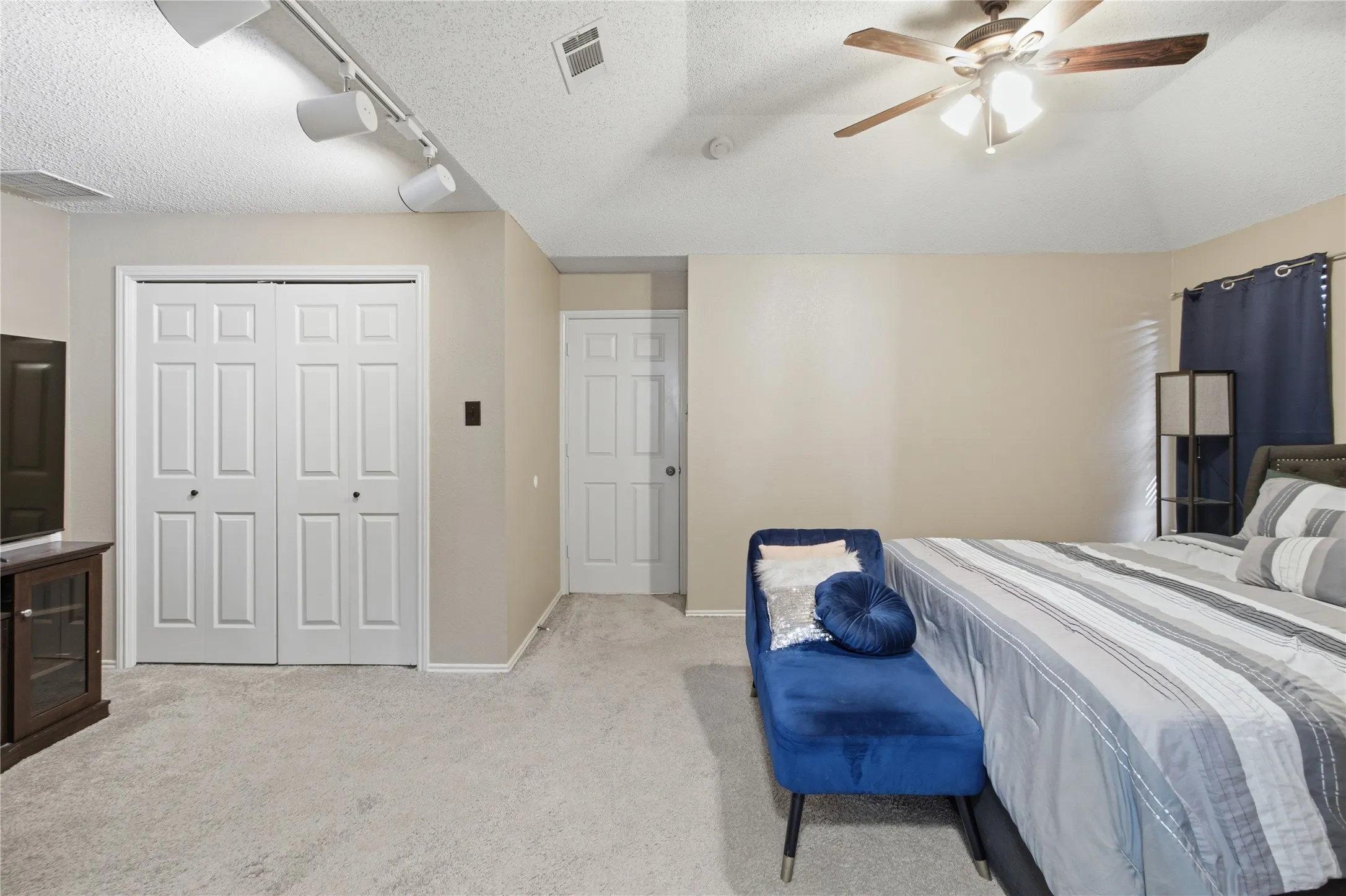 Main suite has 3 closets!
