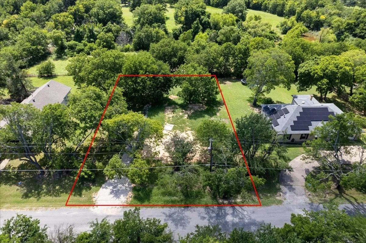 Estimated boundary lines — corner lot location and street access