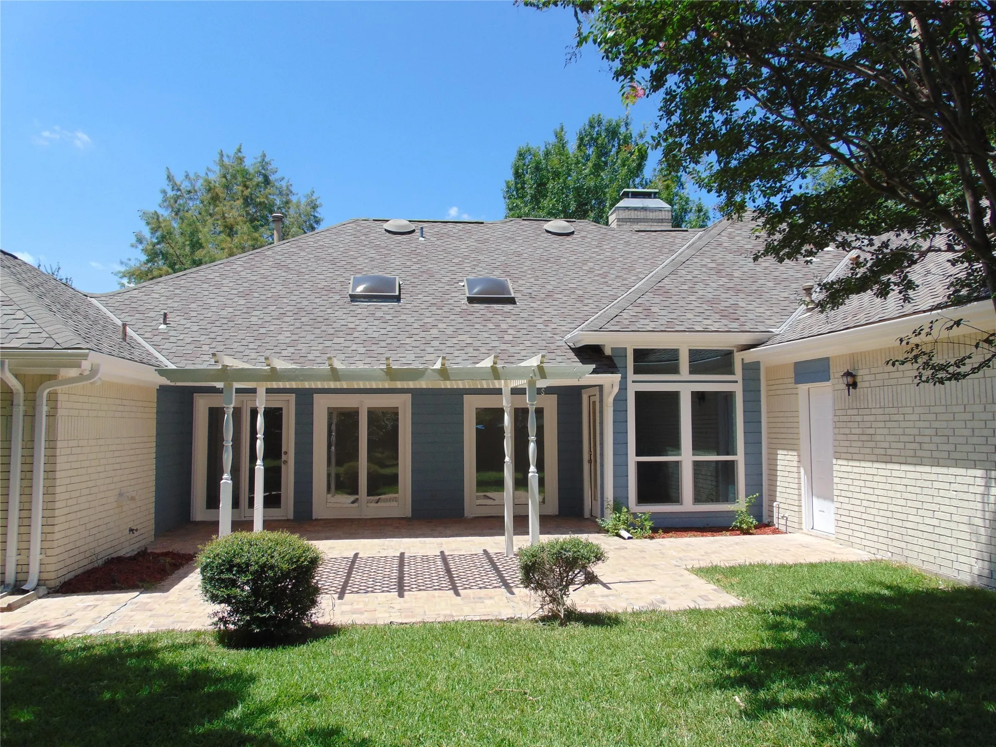 Single Family Residence For Sale in Dallas County , 2503 Vanderbilt Court, Rowlett, Texas 75088, 3 Bedroom, 3 Bathroom, 2 Garage spaces, 2,222 Sqft, built in 1984, mls#21321571, Real Estate Agent in Rowlett, Homes For Sale in Dallas county, Homes For Sale in Rowlett, Realtor in Rowlett Texas, Real Estate Brokerage Independent Realty Texas, Luminita Cordes Realtor