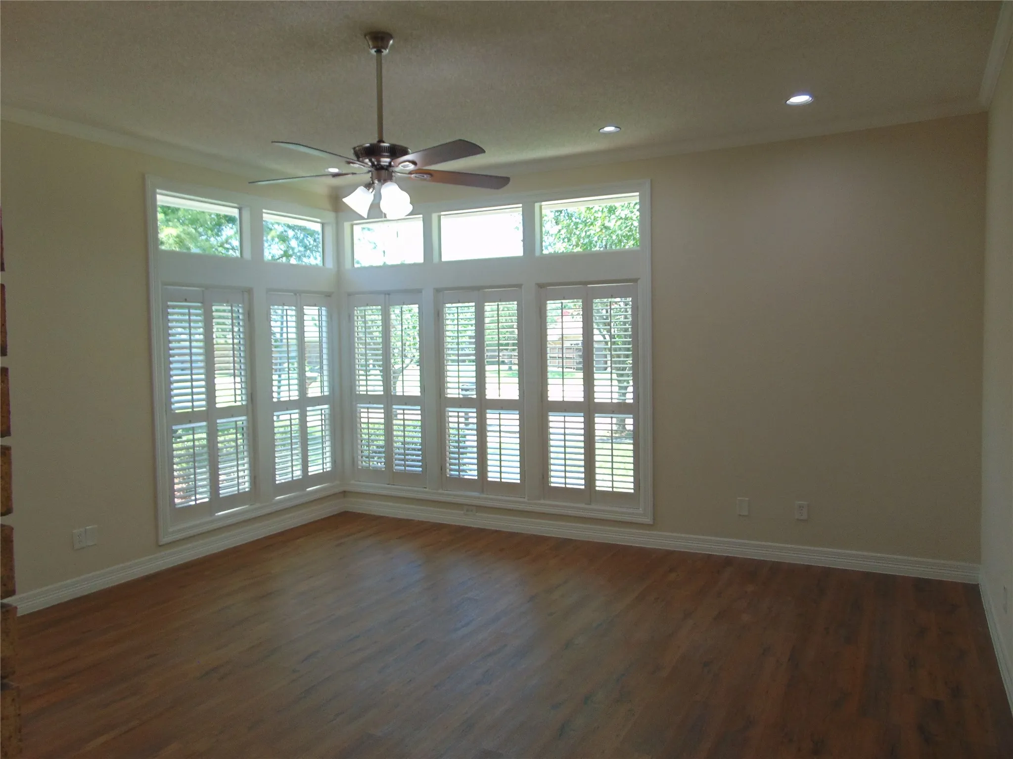 Single Family Residence For Sale in Dallas County , 2503 Vanderbilt Court, Rowlett, Texas 75088, 3 Bedroom, 3 Bathroom, 2 Garage spaces, 2,222 Sqft, built in 1984, mls#21321571, Real Estate Agent in Rowlett, Homes For Sale in Dallas county, Homes For Sale in Rowlett, Realtor in Rowlett Texas, Real Estate Brokerage Independent Realty Texas, Luminita Cordes Realtor