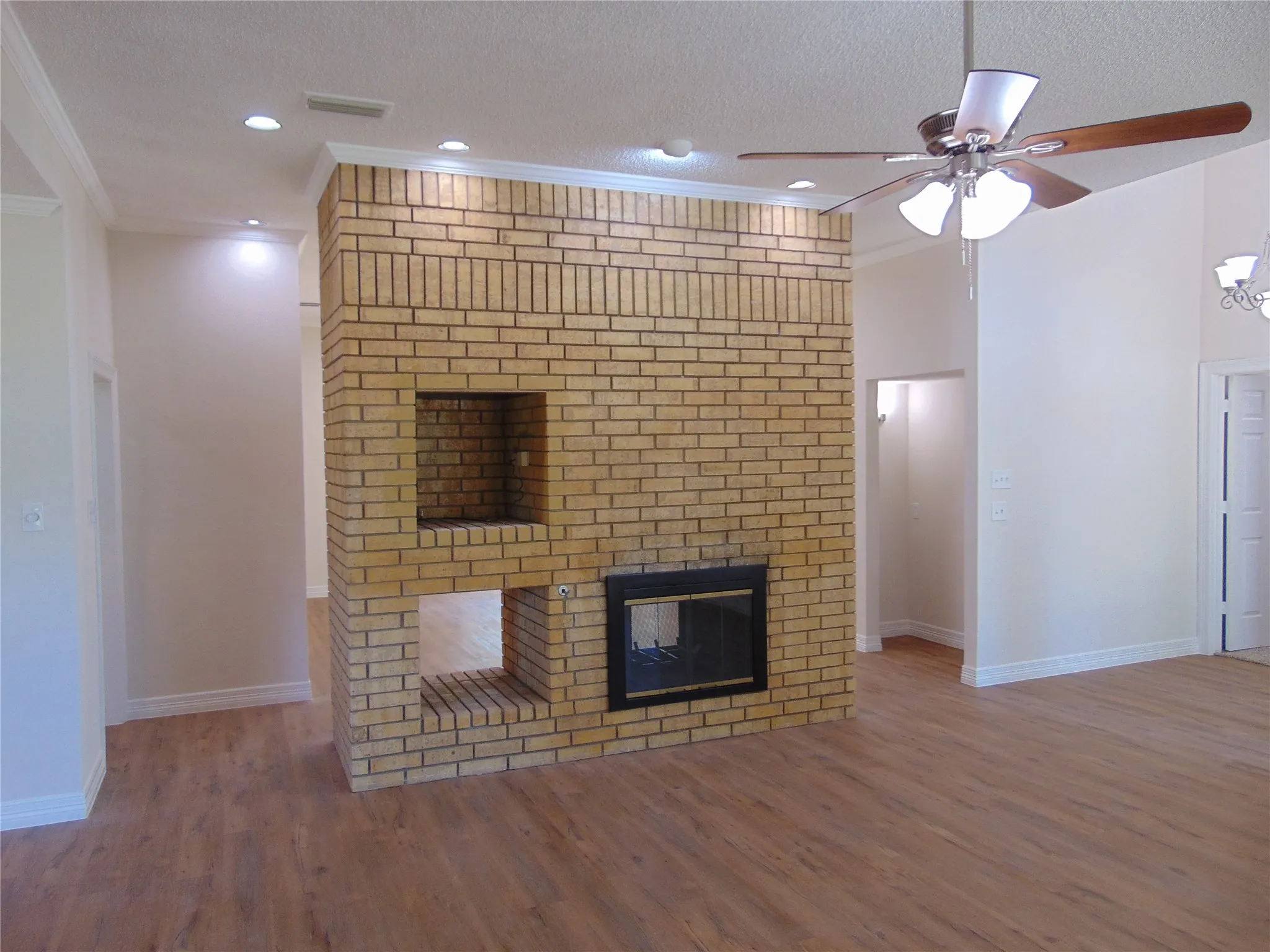 Single Family Residence For Sale in Dallas County , 2503 Vanderbilt Court, Rowlett, Texas 75088, 3 Bedroom, 3 Bathroom, 2 Garage spaces, 2,222 Sqft, built in 1984, mls#21321571, Real Estate Agent in Rowlett, Homes For Sale in Dallas county, Homes For Sale in Rowlett, Realtor in Rowlett Texas, Real Estate Brokerage Independent Realty Texas, Luminita Cordes Realtor