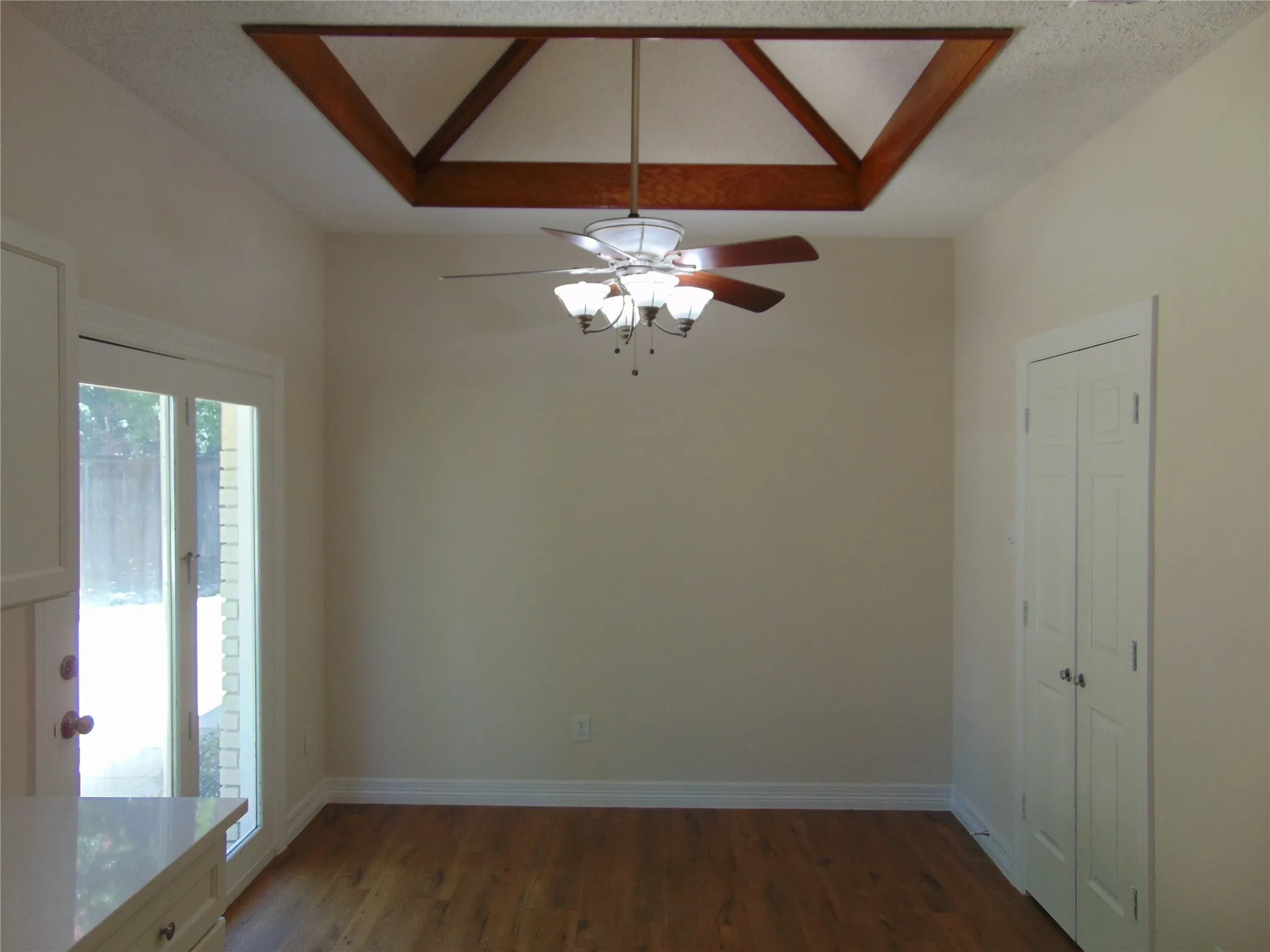 Single Family Residence For Sale in Dallas County , 2503 Vanderbilt Court, Rowlett, Texas 75088, 3 Bedroom, 3 Bathroom, 2 Garage spaces, 2,222 Sqft, built in 1984, mls#21321571, Real Estate Agent in Rowlett, Homes For Sale in Dallas county, Homes For Sale in Rowlett, Realtor in Rowlett Texas, Real Estate Brokerage Independent Realty Texas, Luminita Cordes Realtor