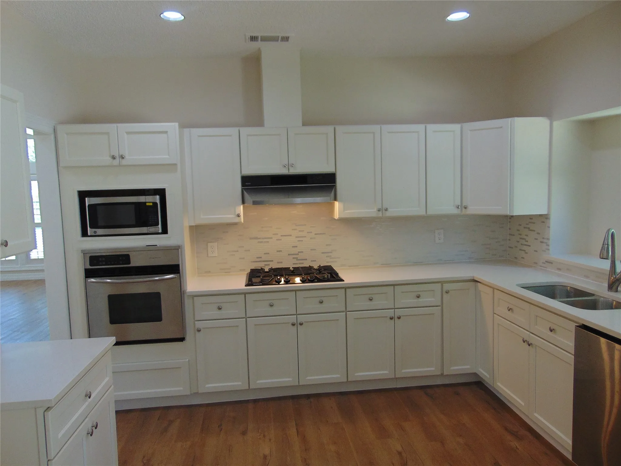 Single Family Residence For Sale in Dallas County , 2503 Vanderbilt Court, Rowlett, Texas 75088, 3 Bedroom, 3 Bathroom, 2 Garage spaces, 2,222 Sqft, built in 1984, mls#21321571, Real Estate Agent in Rowlett, Homes For Sale in Dallas county, Homes For Sale in Rowlett, Realtor in Rowlett Texas, Real Estate Brokerage Independent Realty Texas, Luminita Cordes Realtor