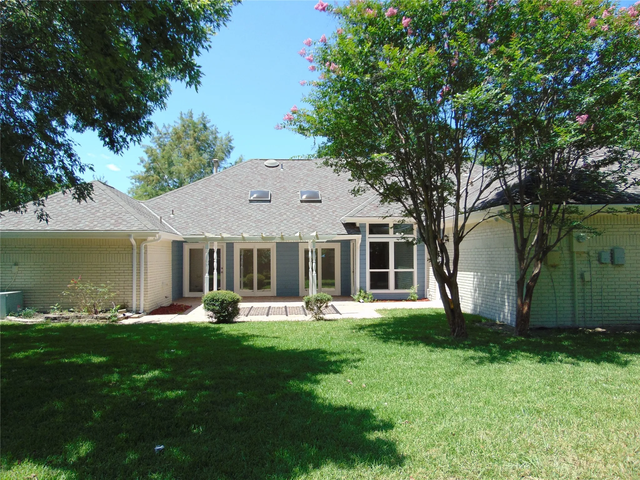 Single Family Residence For Sale in Dallas County , 2503 Vanderbilt Court, Rowlett, Texas 75088, 3 Bedroom, 3 Bathroom, 2 Garage spaces, 2,222 Sqft, built in 1984, mls#21321571, Real Estate Agent in Rowlett, Homes For Sale in Dallas county, Homes For Sale in Rowlett, Realtor in Rowlett Texas, Real Estate Brokerage Independent Realty Texas, Luminita Cordes Realtor