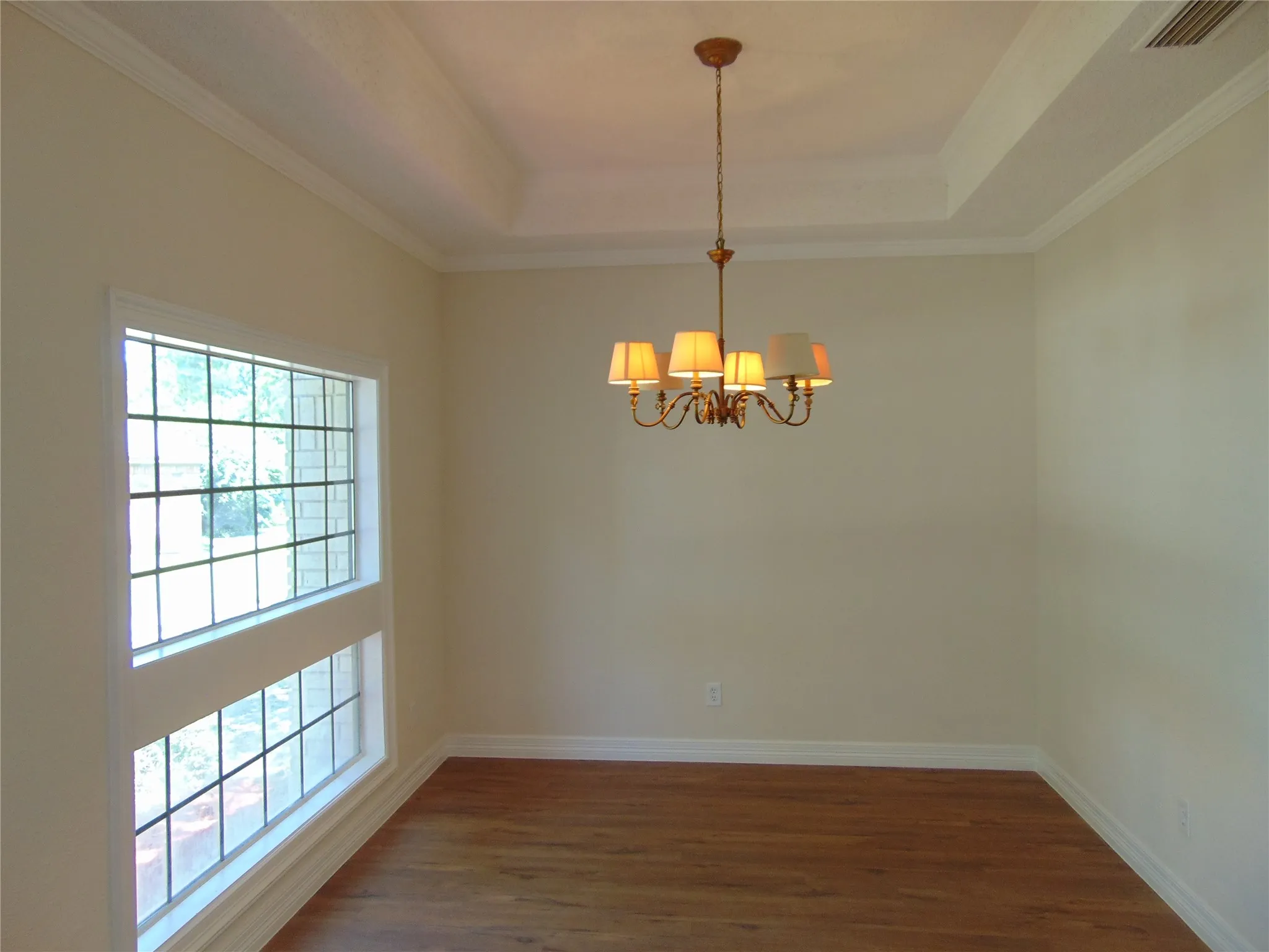 Single Family Residence For Sale in Dallas County , 2503 Vanderbilt Court, Rowlett, Texas 75088, 3 Bedroom, 3 Bathroom, 2 Garage spaces, 2,222 Sqft, built in 1984, mls#21321571, Real Estate Agent in Rowlett, Homes For Sale in Dallas county, Homes For Sale in Rowlett, Realtor in Rowlett Texas, Real Estate Brokerage Independent Realty Texas, Luminita Cordes Realtor
