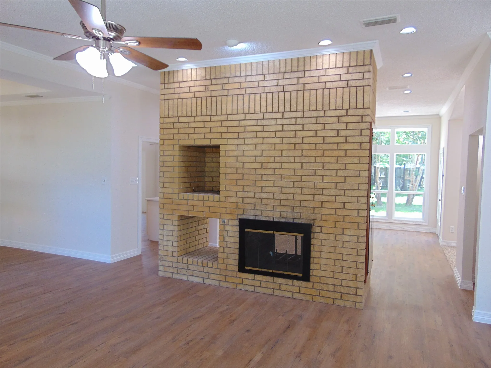 Single Family Residence For Sale in Dallas County , 2503 Vanderbilt Court, Rowlett, Texas 75088, 3 Bedroom, 3 Bathroom, 2 Garage spaces, 2,222 Sqft, built in 1984, mls#21321571, Real Estate Agent in Rowlett, Homes For Sale in Dallas county, Homes For Sale in Rowlett, Realtor in Rowlett Texas, Real Estate Brokerage Independent Realty Texas, Luminita Cordes Realtor