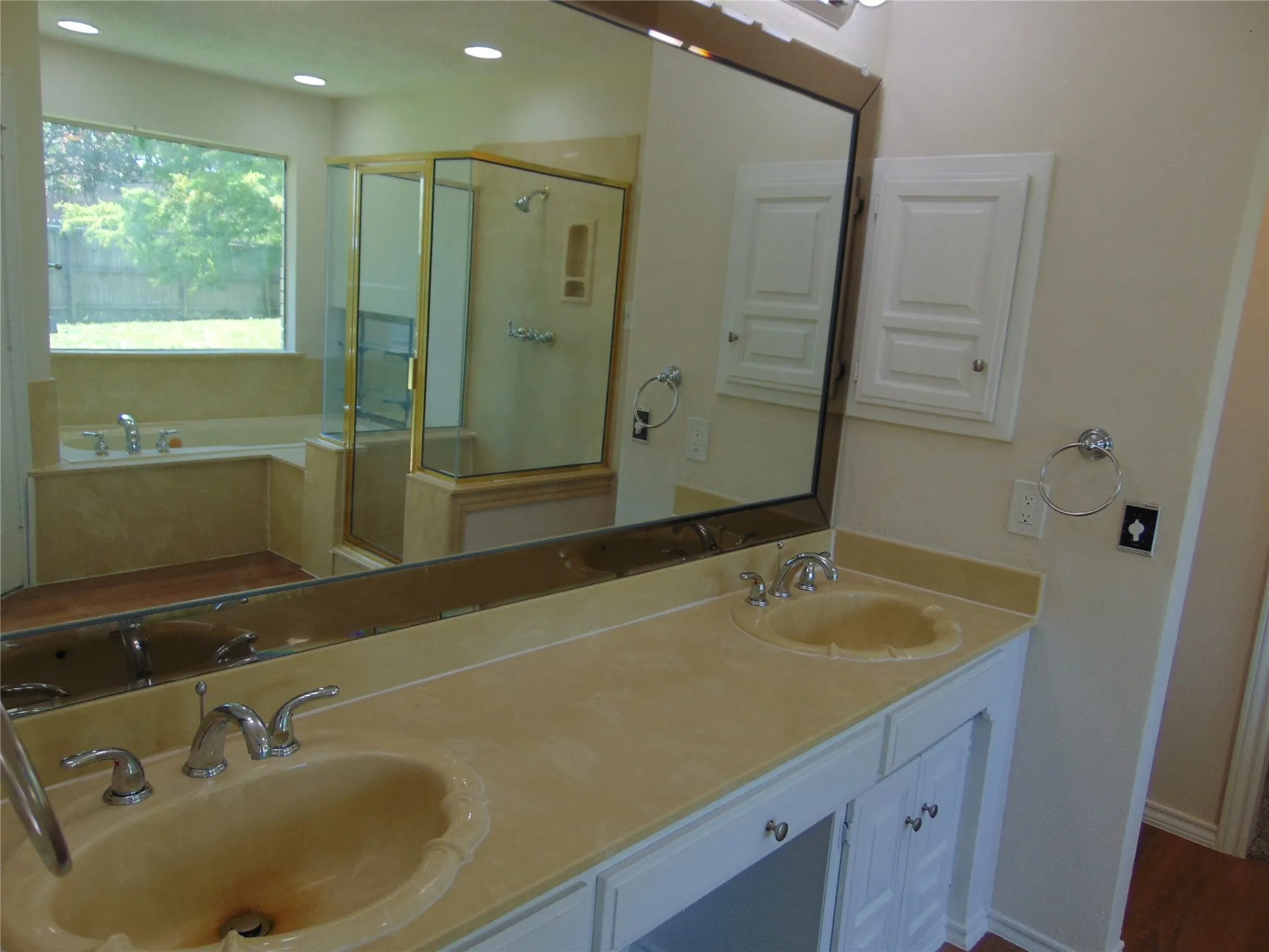 Single Family Residence For Sale in Dallas County , 2503 Vanderbilt Court, Rowlett, Texas 75088, 3 Bedroom, 3 Bathroom, 2 Garage spaces, 2,222 Sqft, built in 1984, mls#21321571, Real Estate Agent in Rowlett, Homes For Sale in Dallas county, Homes For Sale in Rowlett, Realtor in Rowlett Texas, Real Estate Brokerage Independent Realty Texas, Luminita Cordes Realtor