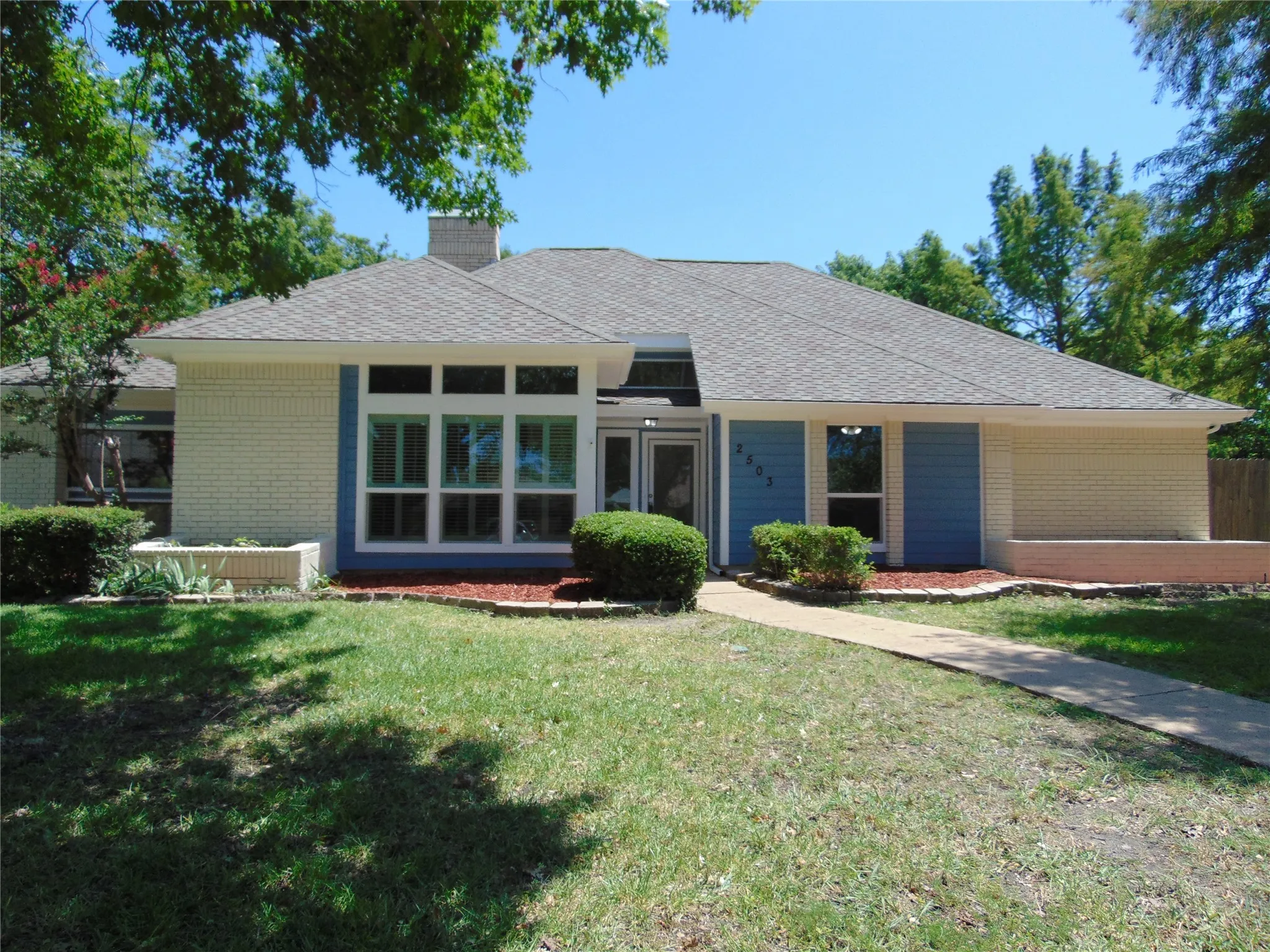 Single Family Residence For Sale in Dallas County , 2503 Vanderbilt Court, Rowlett, Texas 75088, 3 Bedroom, 3 Bathroom, 2 Garage spaces, 2,222 Sqft, built in 1984, mls#21321571, Real Estate Agent in Rowlett, Homes For Sale in Dallas county, Homes For Sale in Rowlett, Realtor in Rowlett Texas, Real Estate Brokerage Independent Realty Texas, Luminita Cordes Realtor