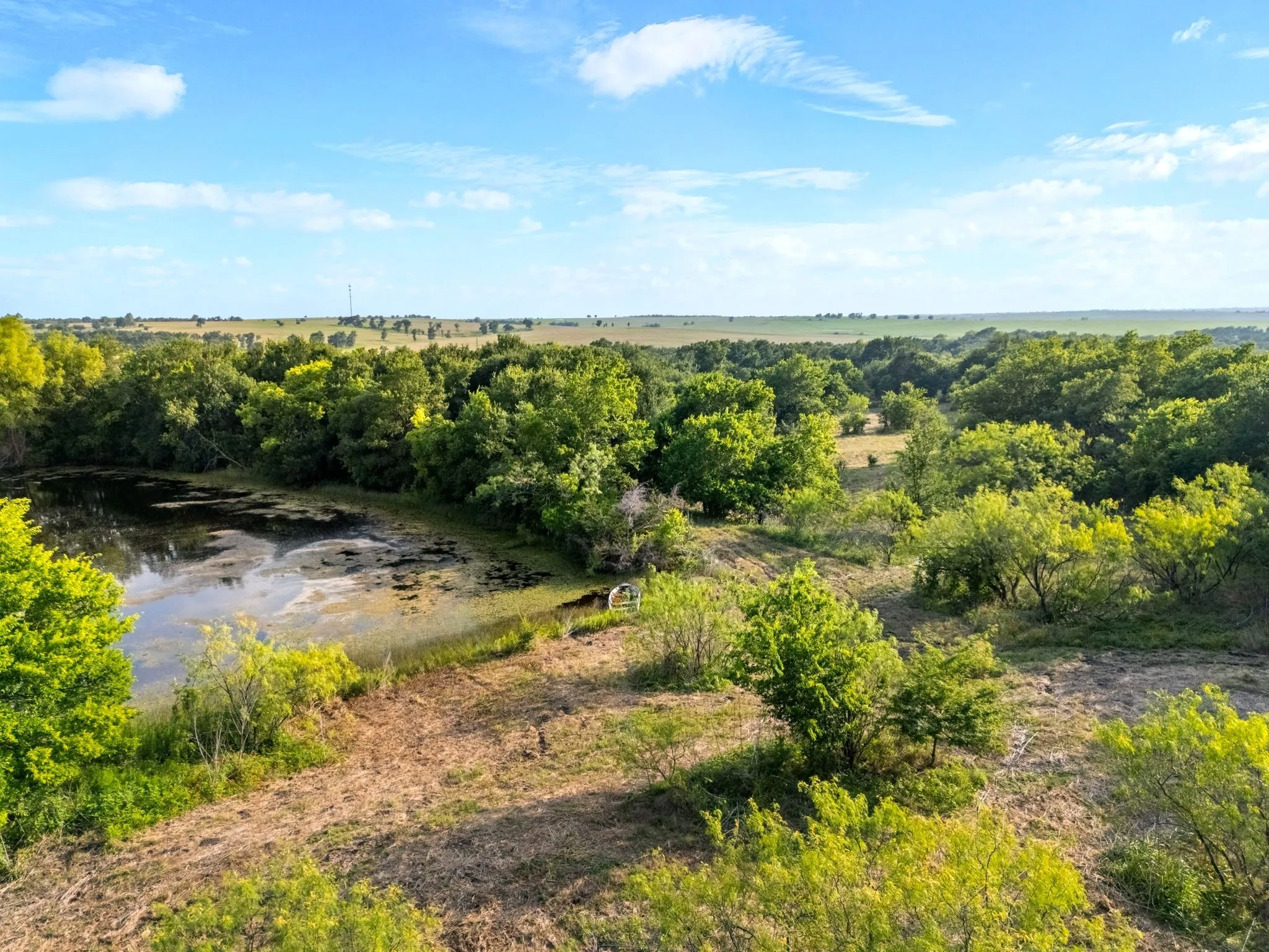 Farm For Sale in Falls County , 3005 US Highway 77, Lott, Texas 76656, 6 Bedroom, 5 Bathroom, Garage spaces, 4,792 Sqft, built in 1982, mls#21321574, Real Estate Agent in Lott, Homes For Sale in Falls county, Homes For Sale in Lott, Realtor in Lott Texas, Real Estate Brokerage Independent Realty Texas, Luminita Cordes Realtor