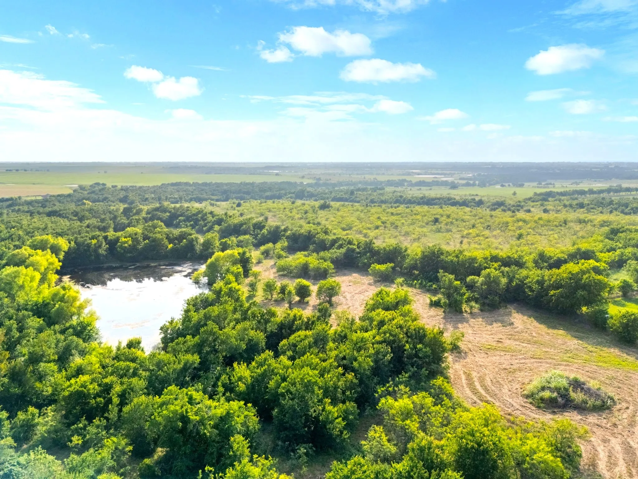 Farm For Sale in Falls County , 3005 US Highway 77, Lott, Texas 76656, 6 Bedroom, 5 Bathroom, Garage spaces, 4,792 Sqft, built in 1982, mls#21321574, Real Estate Agent in Lott, Homes For Sale in Falls county, Homes For Sale in Lott, Realtor in Lott Texas, Real Estate Brokerage Independent Realty Texas, Luminita Cordes Realtor