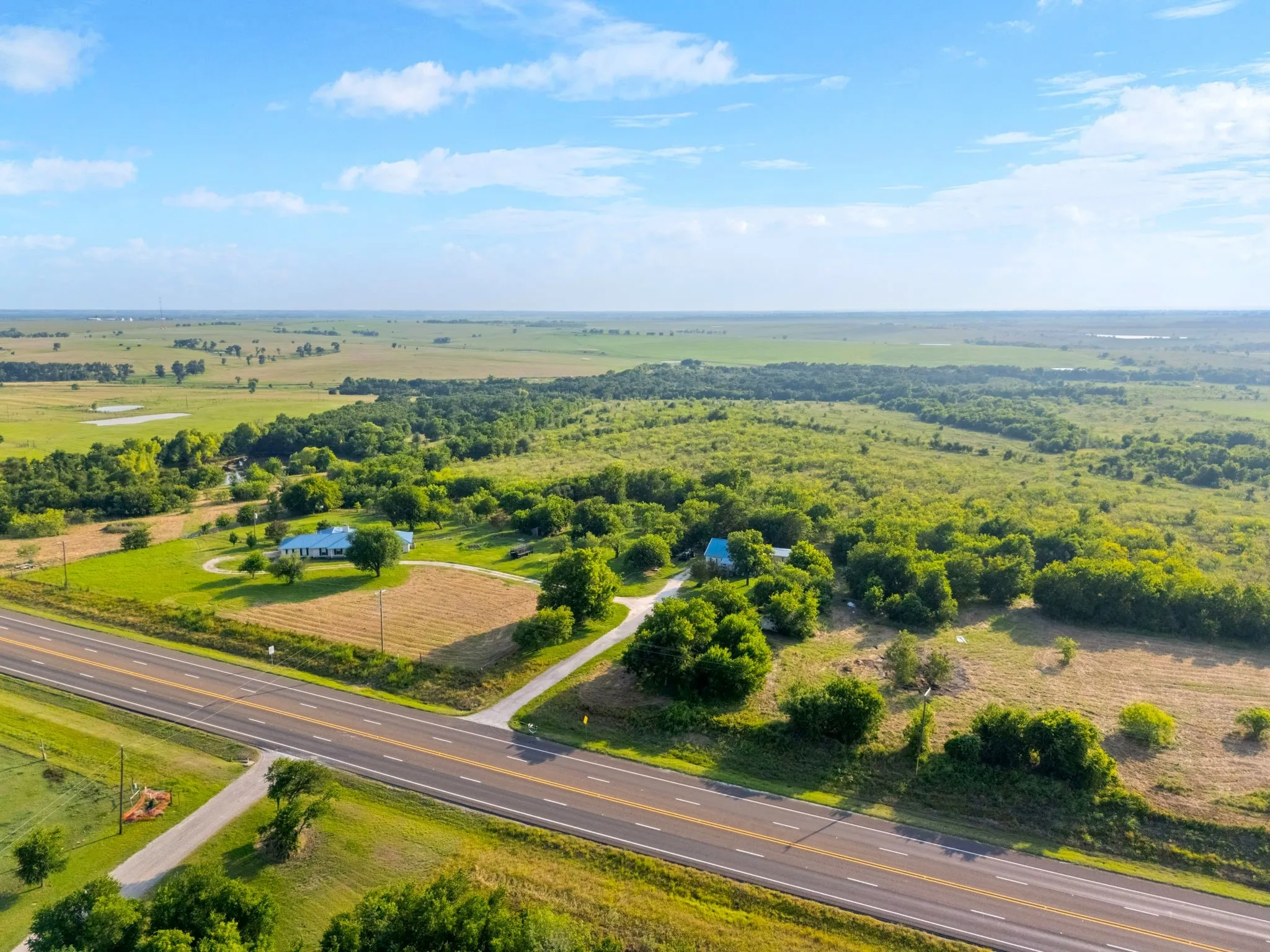 Farm For Sale in Falls County , 3005 US Highway 77, Lott, Texas 76656, 6 Bedroom, 5 Bathroom, Garage spaces, 4,792 Sqft, built in 1982, mls#21321574, Real Estate Agent in Lott, Homes For Sale in Falls county, Homes For Sale in Lott, Realtor in Lott Texas, Real Estate Brokerage Independent Realty Texas, Luminita Cordes Realtor