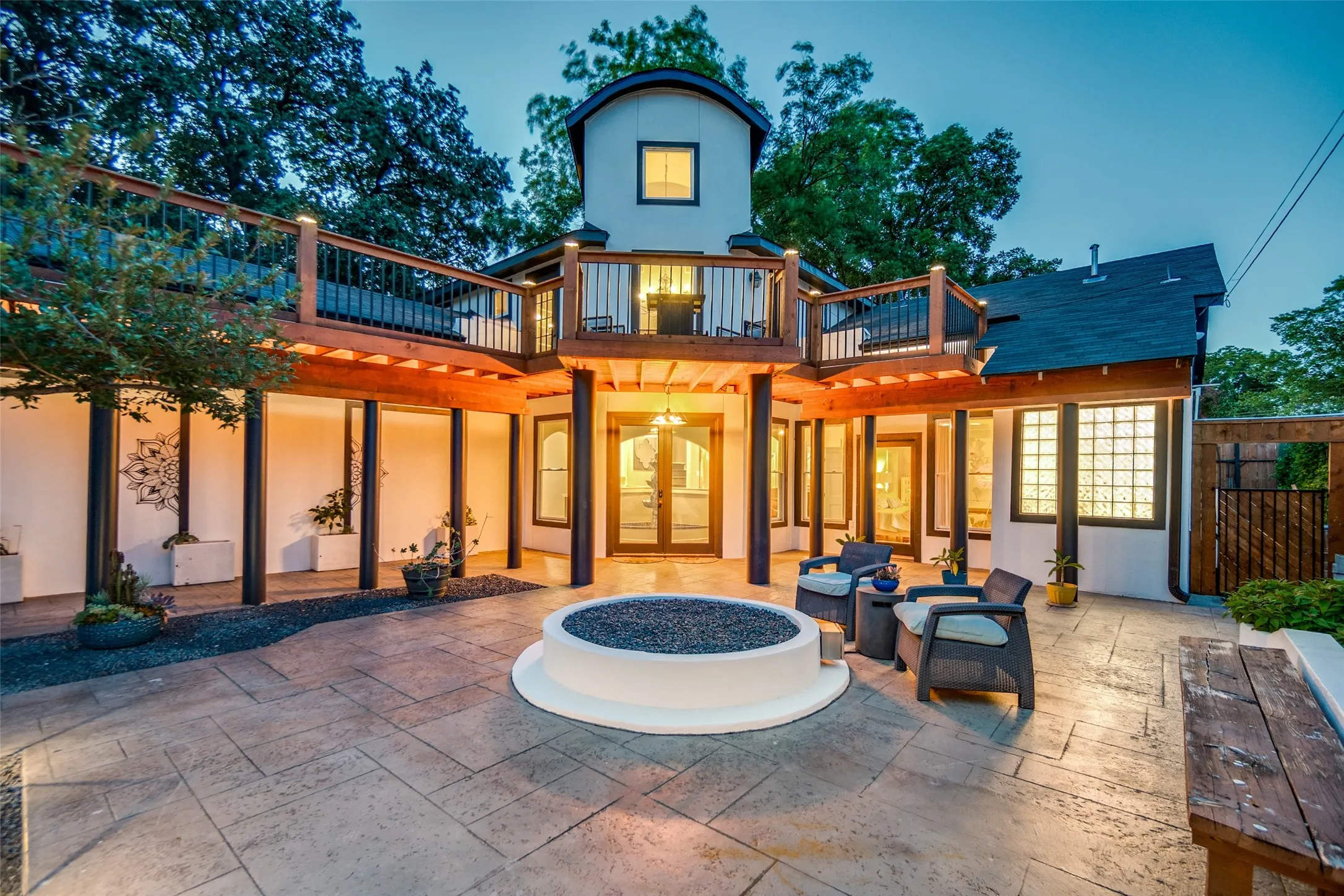 Single Family Residence For Sale in Dallas County , 5318 Denton Drive, Dallas, Texas 75235, 3 Bedroom, 3 Bathroom, Garage spaces, 2,365 Sqft, built in 1999, mls#21321487, Real Estate Agent in Dallas, Homes For Sale in Dallas county, Homes For Sale in Dallas, Realtor in Dallas Texas, Real Estate Brokerage Independent Realty Texas, Luminita Cordes Realtor