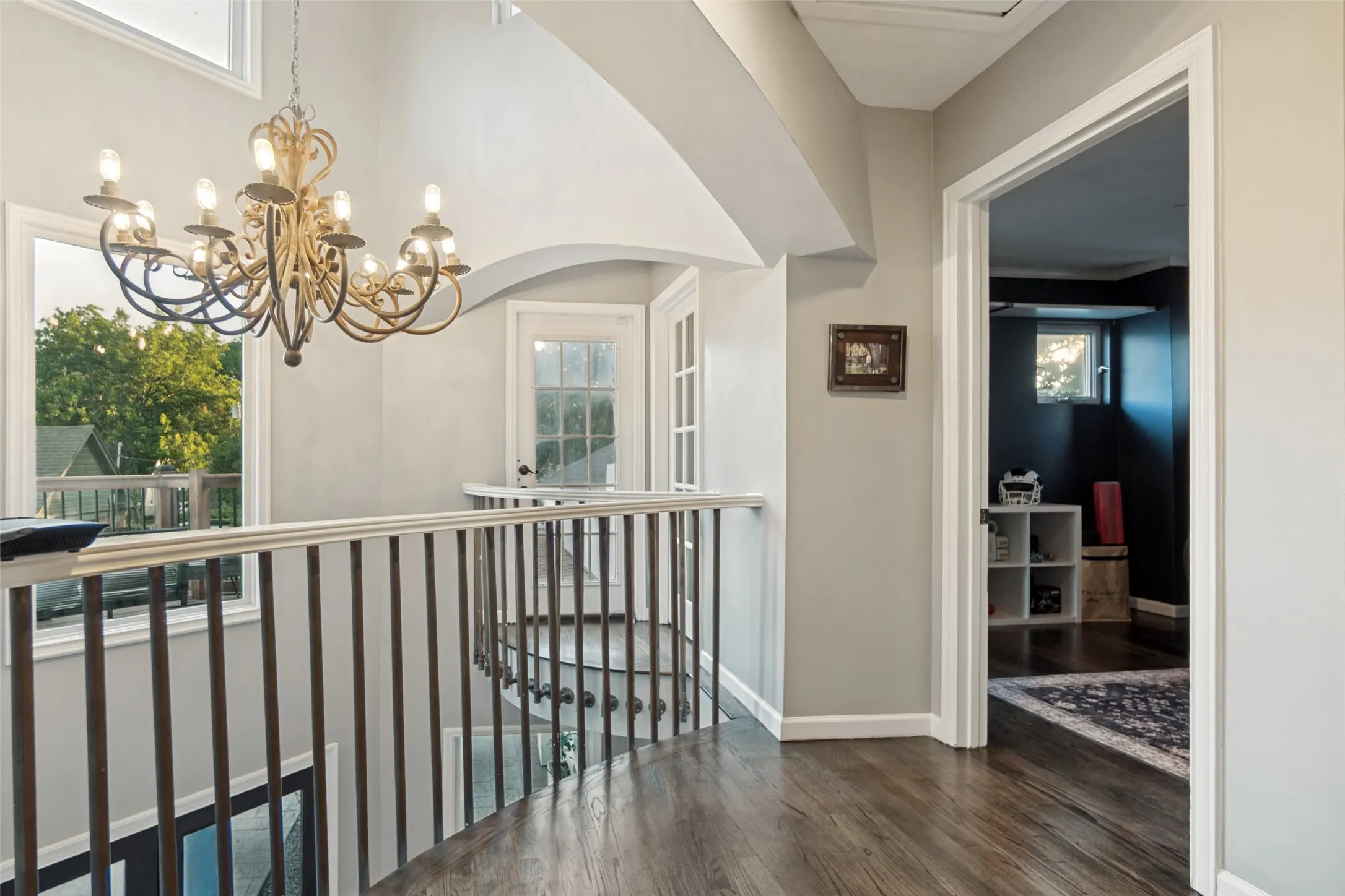 Single Family Residence For Sale in Dallas County , 5318 Denton Drive, Dallas, Texas 75235, 3 Bedroom, 3 Bathroom, Garage spaces, 2,365 Sqft, built in 1999, mls#21321487, Real Estate Agent in Dallas, Homes For Sale in Dallas county, Homes For Sale in Dallas, Realtor in Dallas Texas, Real Estate Brokerage Independent Realty Texas, Luminita Cordes Realtor