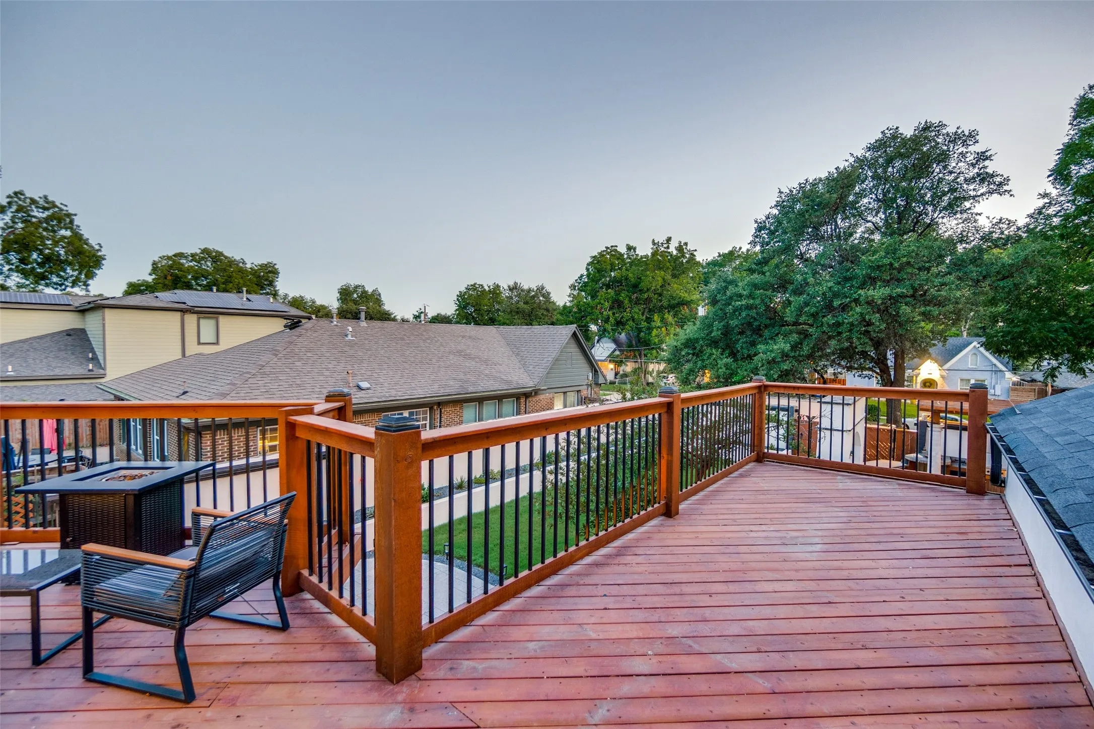 Single Family Residence For Sale in Dallas County , 5318 Denton Drive, Dallas, Texas 75235, 3 Bedroom, 3 Bathroom, Garage spaces, 2,365 Sqft, built in 1999, mls#21321487, Real Estate Agent in Dallas, Homes For Sale in Dallas county, Homes For Sale in Dallas, Realtor in Dallas Texas, Real Estate Brokerage Independent Realty Texas, Luminita Cordes Realtor