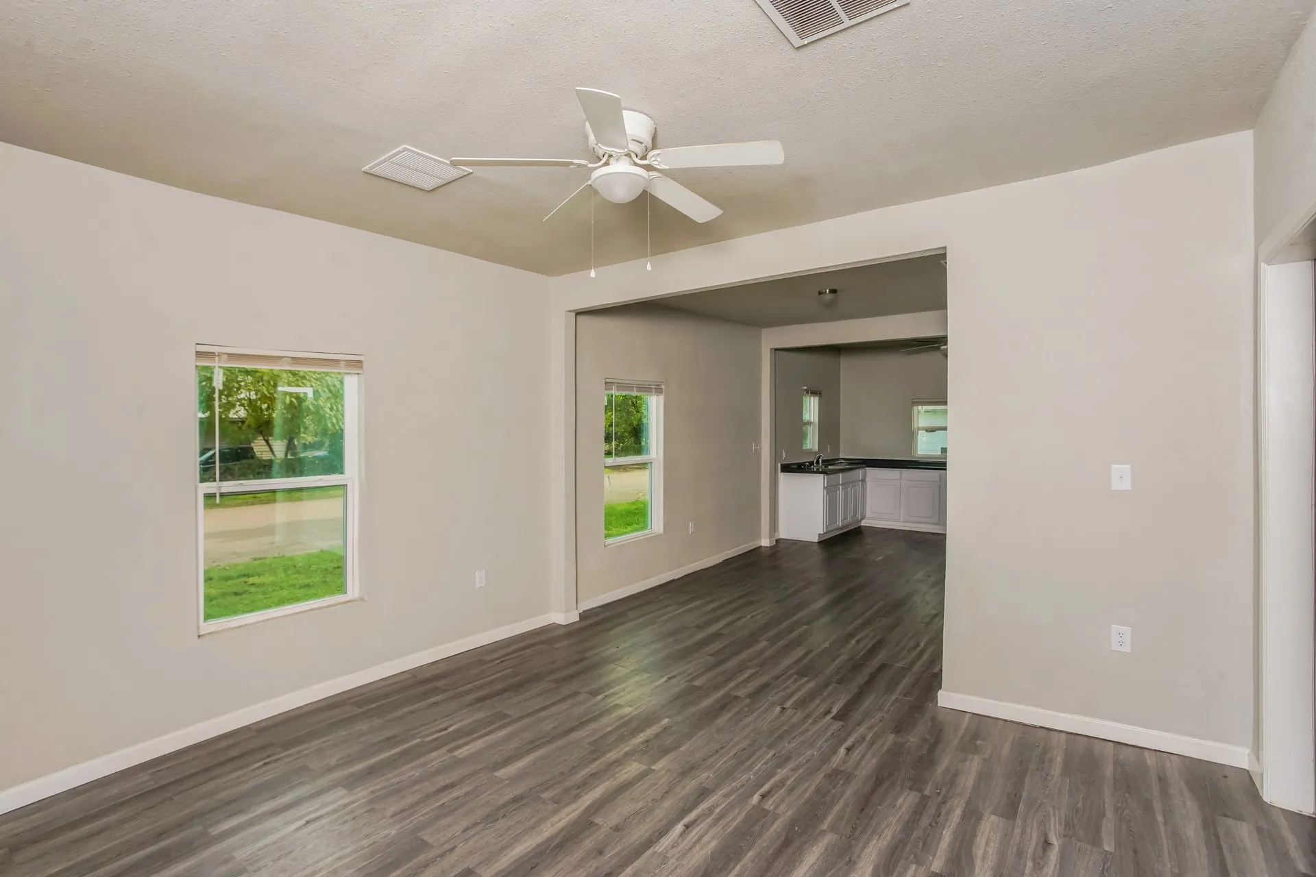 Single Family Residence For Sale in Mc Lennan County , 2402 Summer Avenue, Waco, Texas 76708, 2 Bedroom, 1 Bathroom, Garage spaces, 998 Sqft, built in 1923, mls#21283435, Real Estate Agent in Waco, Homes For Sale in Mc Lennan county, Homes For Sale in Waco, Realtor in Waco Texas, Real Estate Brokerage Independent Realty Texas, Luminita Cordes Realtor