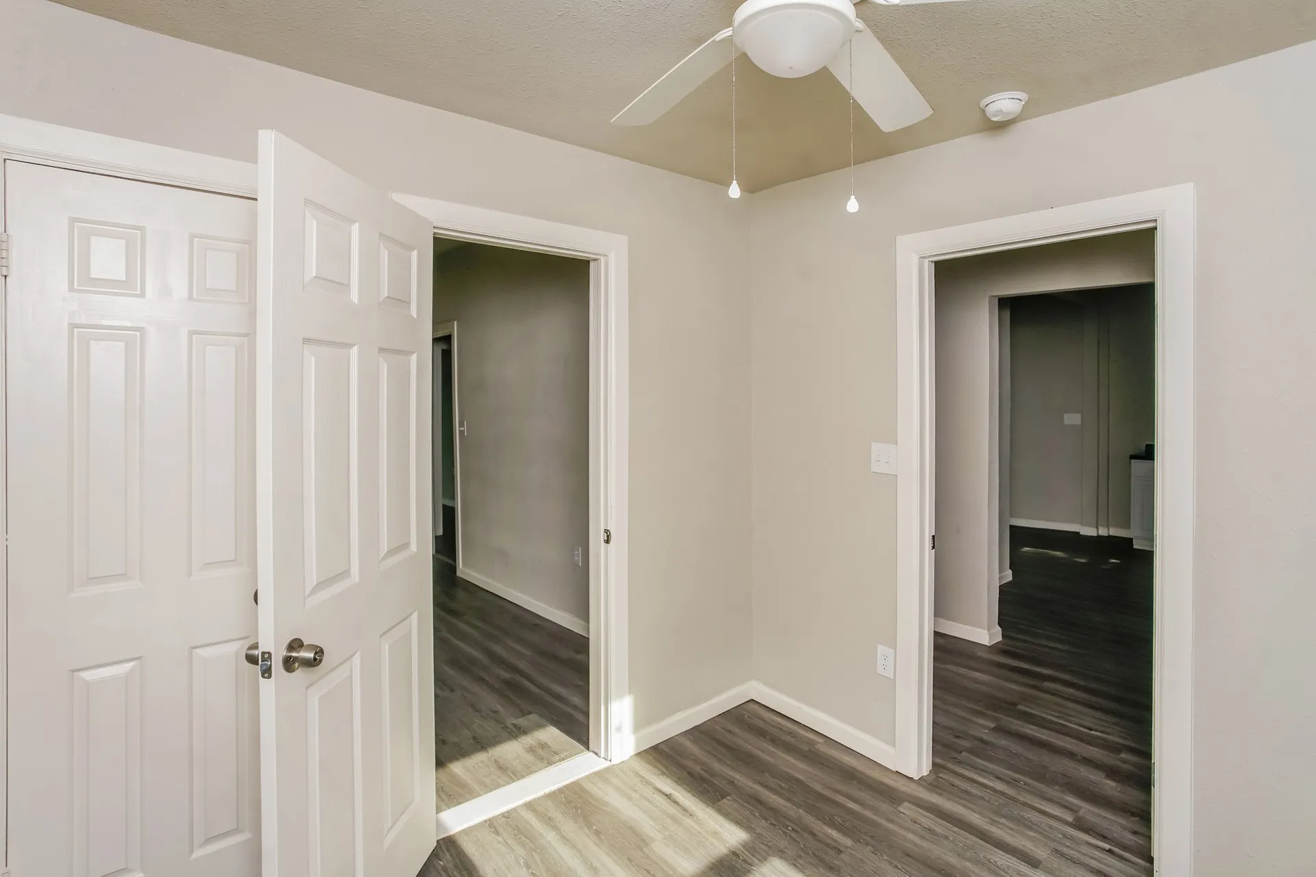 Single Family Residence For Sale in Mc Lennan County , 2402 Summer Avenue, Waco, Texas 76708, 2 Bedroom, 1 Bathroom, Garage spaces, 998 Sqft, built in 1923, mls#21283435, Real Estate Agent in Waco, Homes For Sale in Mc Lennan county, Homes For Sale in Waco, Realtor in Waco Texas, Real Estate Brokerage Independent Realty Texas, Luminita Cordes Realtor