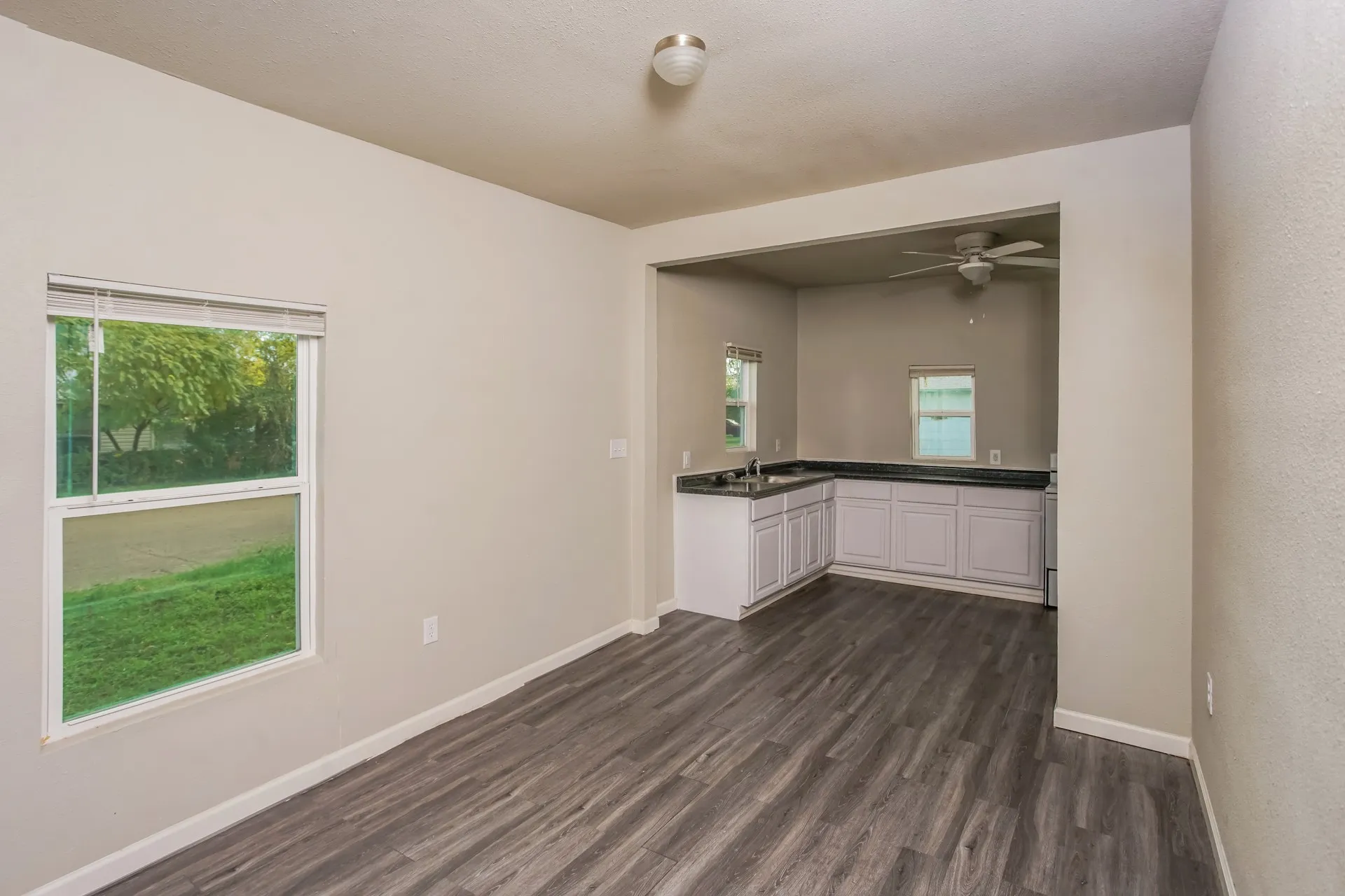 Single Family Residence For Sale in Mc Lennan County , 2402 Summer Avenue, Waco, Texas 76708, 2 Bedroom, 1 Bathroom, Garage spaces, 998 Sqft, built in 1923, mls#21283435, Real Estate Agent in Waco, Homes For Sale in Mc Lennan county, Homes For Sale in Waco, Realtor in Waco Texas, Real Estate Brokerage Independent Realty Texas, Luminita Cordes Realtor