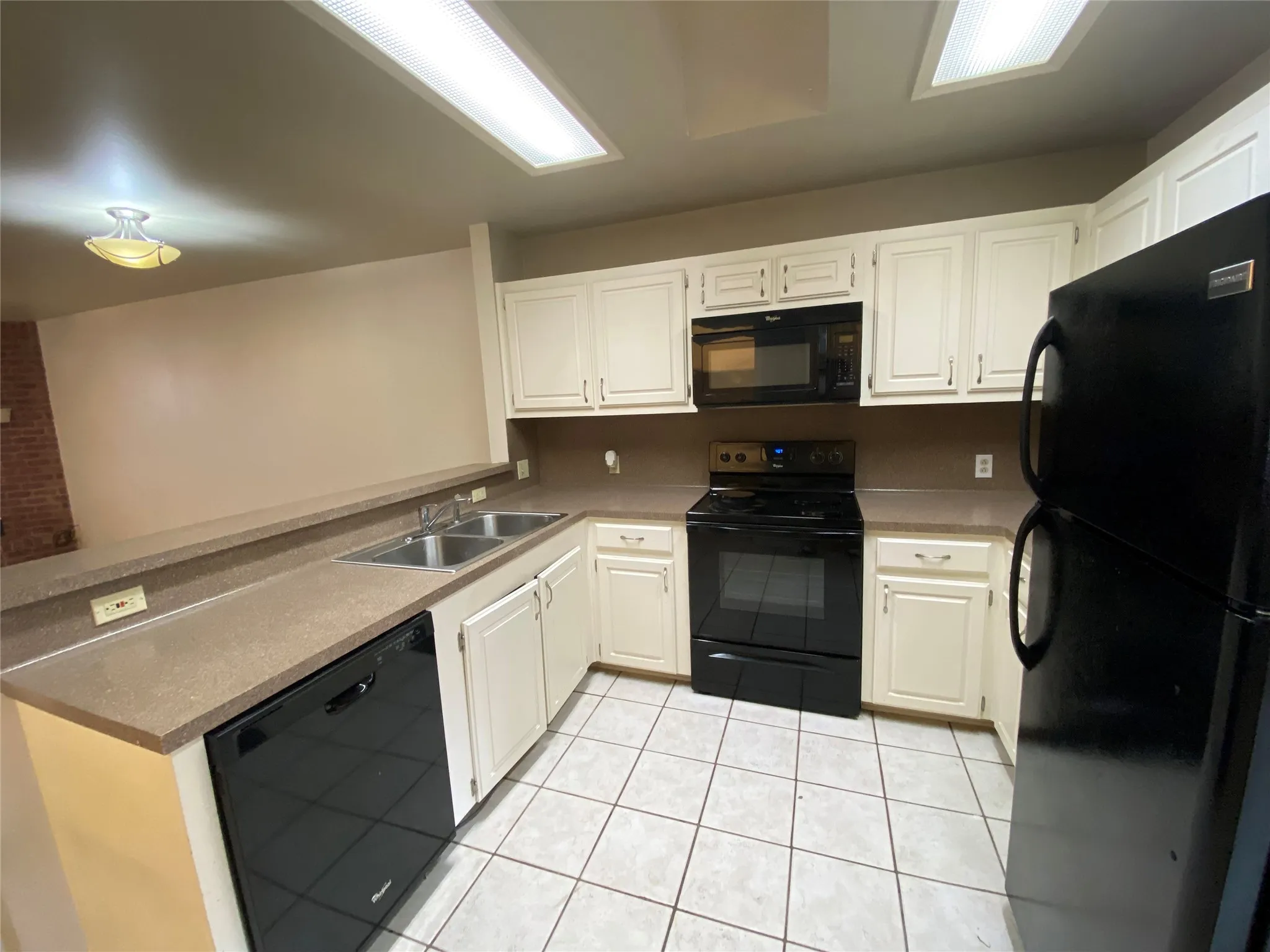 COMES WITH FRIDGE