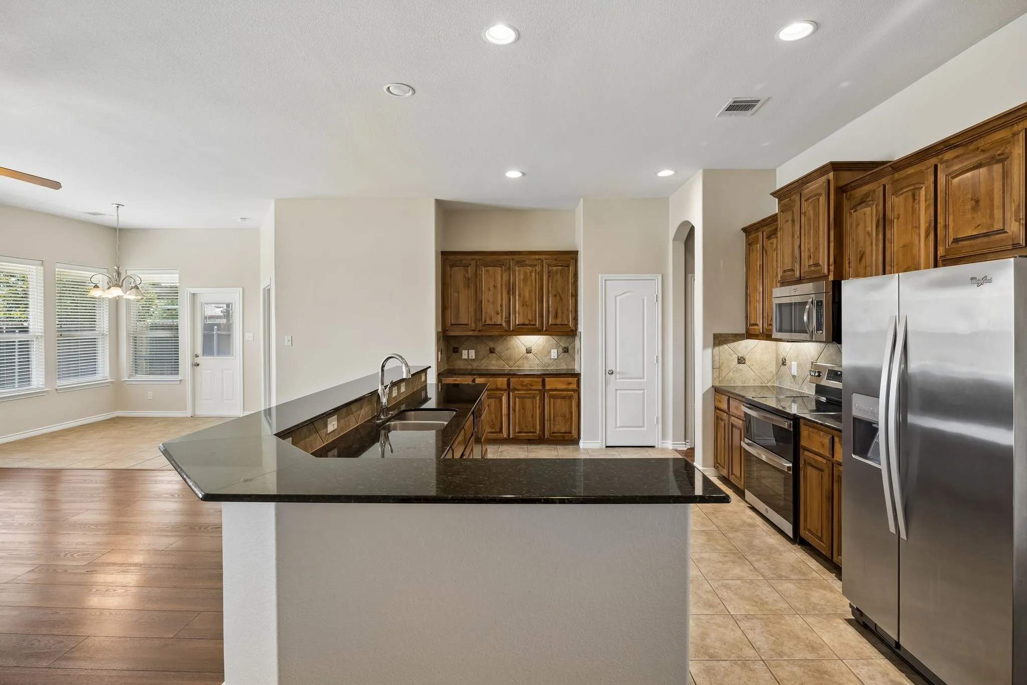 Single Family Residence For Sale in Tarrant County , 4201 Garden Path Lane, Mansfield, Texas 76063, 4 Bedroom, 3 Bathroom, 2 Garage spaces, 3,075 Sqft, built in 2010, mls#21319600, Real Estate Agent in Mansfield, Homes For Sale in Tarrant county, Homes For Sale in Mansfield, Realtor in Mansfield Texas, Real Estate Brokerage Independent Realty Texas, Luminita Cordes Realtor