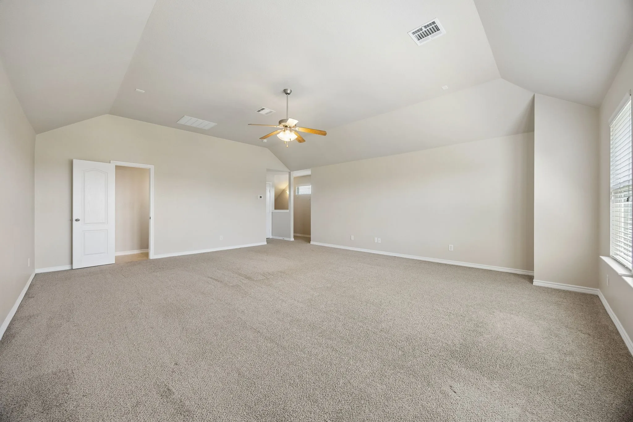 HUGE upstairs bonus room.