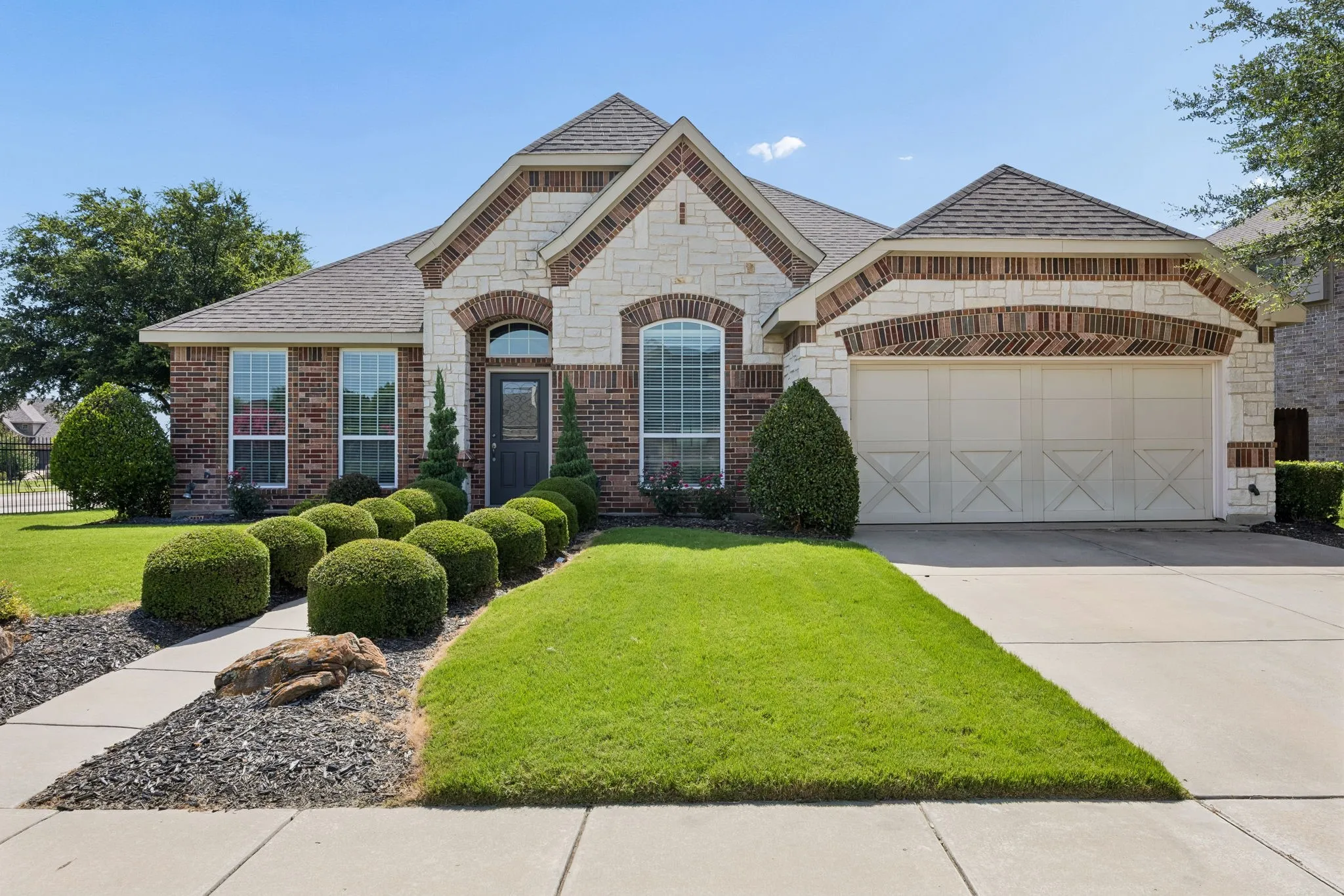 Single Family Residence For Sale in Tarrant County , 4201 Garden Path Lane, Mansfield, Texas 76063, 4 Bedroom, 3 Bathroom, 2 Garage spaces, 3,075 Sqft, built in 2010, mls#21319600, Real Estate Agent in Mansfield, Homes For Sale in Tarrant county, Homes For Sale in Mansfield, Realtor in Mansfield Texas, Real Estate Brokerage Independent Realty Texas, Luminita Cordes Realtor
