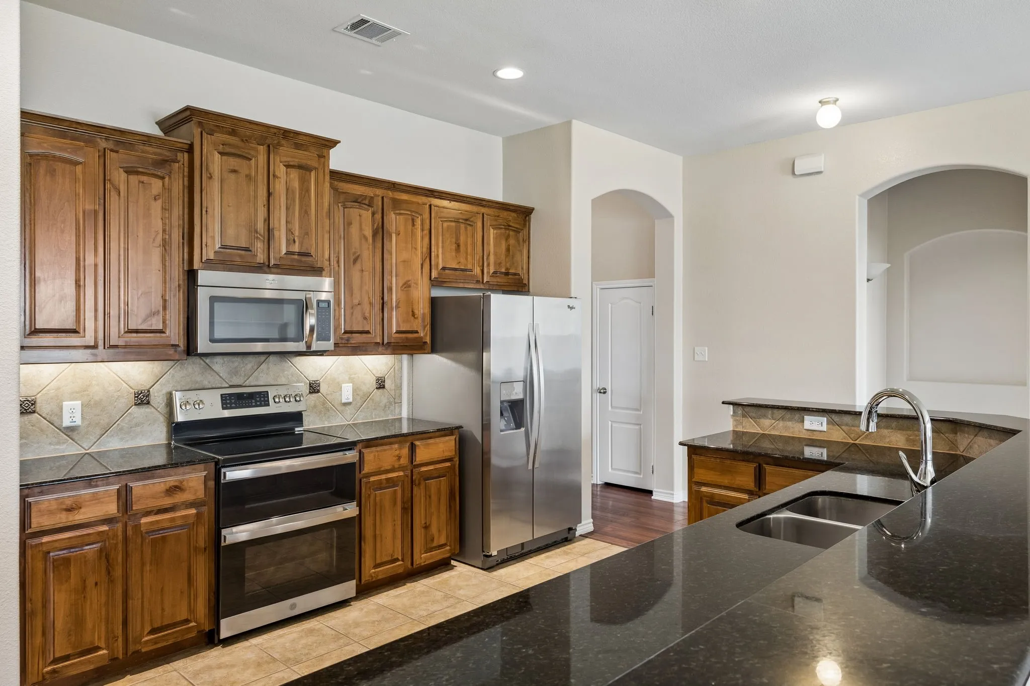 Single Family Residence For Sale in Tarrant County , 4201 Garden Path Lane, Mansfield, Texas 76063, 4 Bedroom, 3 Bathroom, 2 Garage spaces, 3,075 Sqft, built in 2010, mls#21319600, Real Estate Agent in Mansfield, Homes For Sale in Tarrant county, Homes For Sale in Mansfield, Realtor in Mansfield Texas, Real Estate Brokerage Independent Realty Texas, Luminita Cordes Realtor